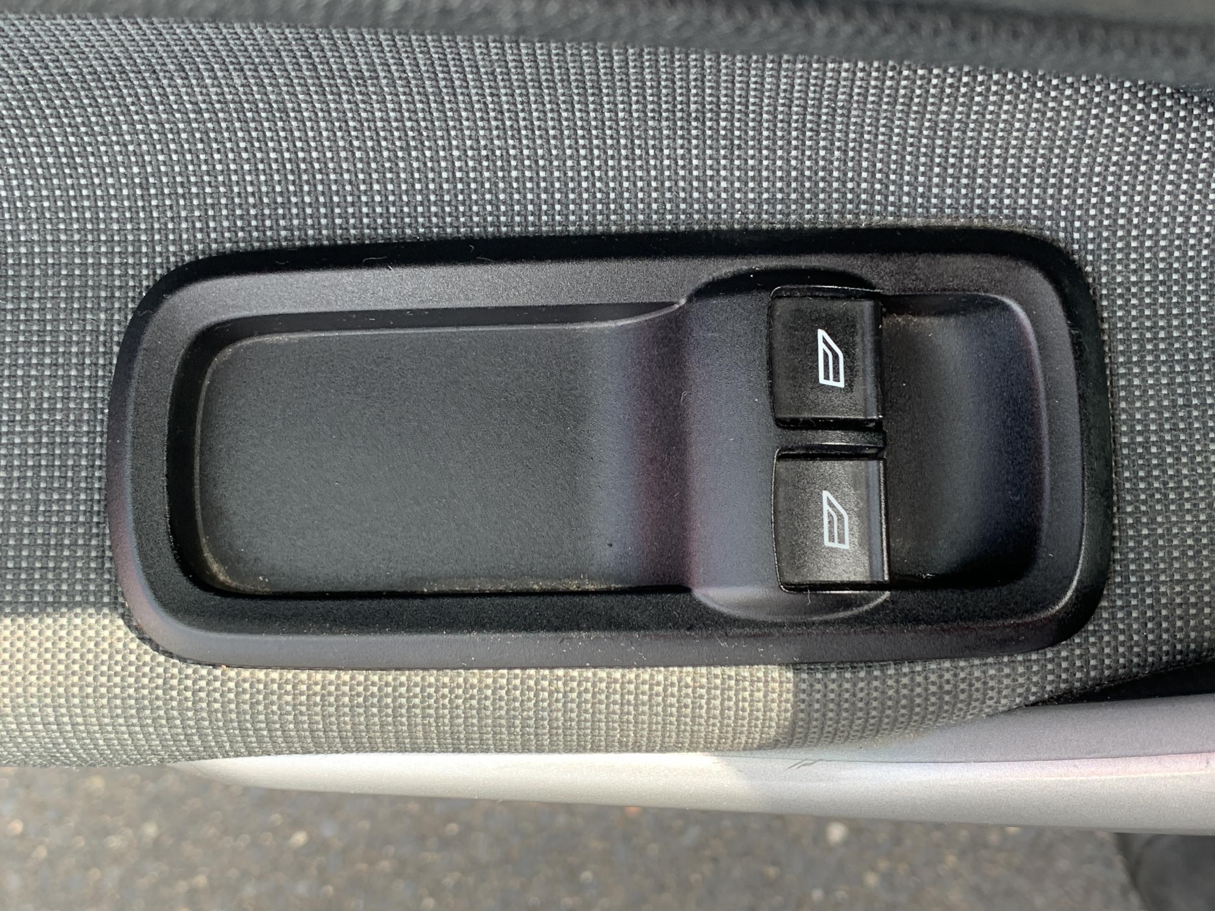 Ford Fiesta, 2012 - pohled č. 20