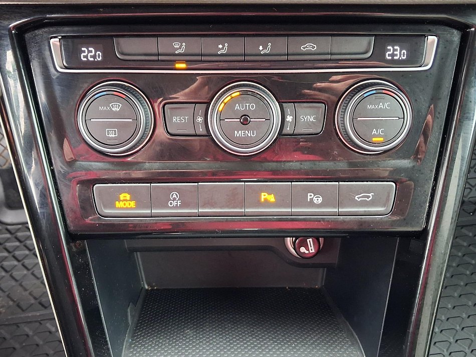 Volkswagen Touran 2.0 TDi 