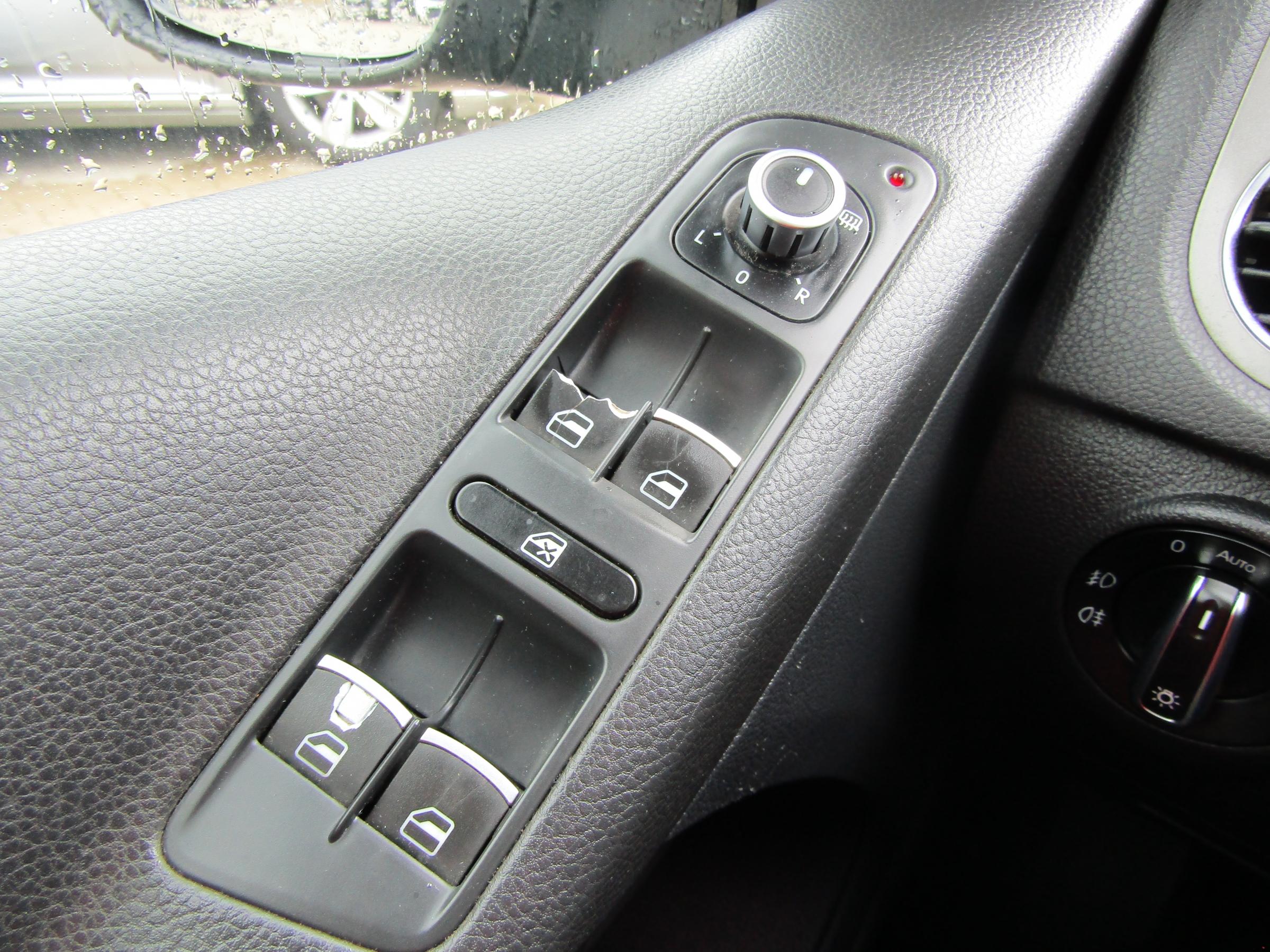 Volkswagen Tiguan, 2010 - pohled č. 16