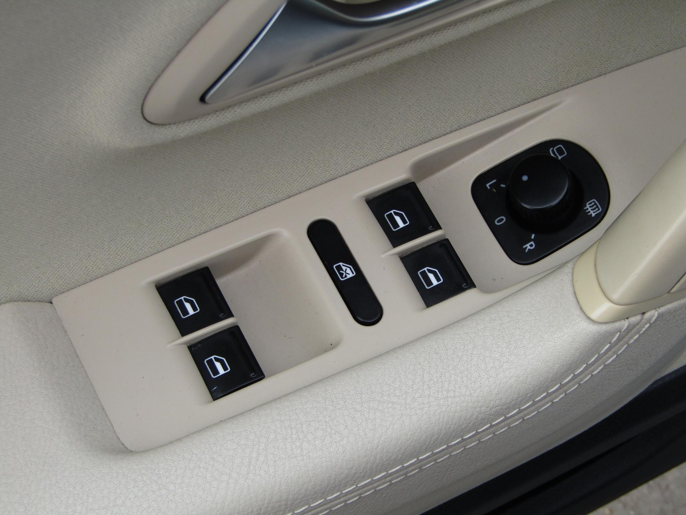 Volkswagen Passat CC, 2012 - pohled č. 11