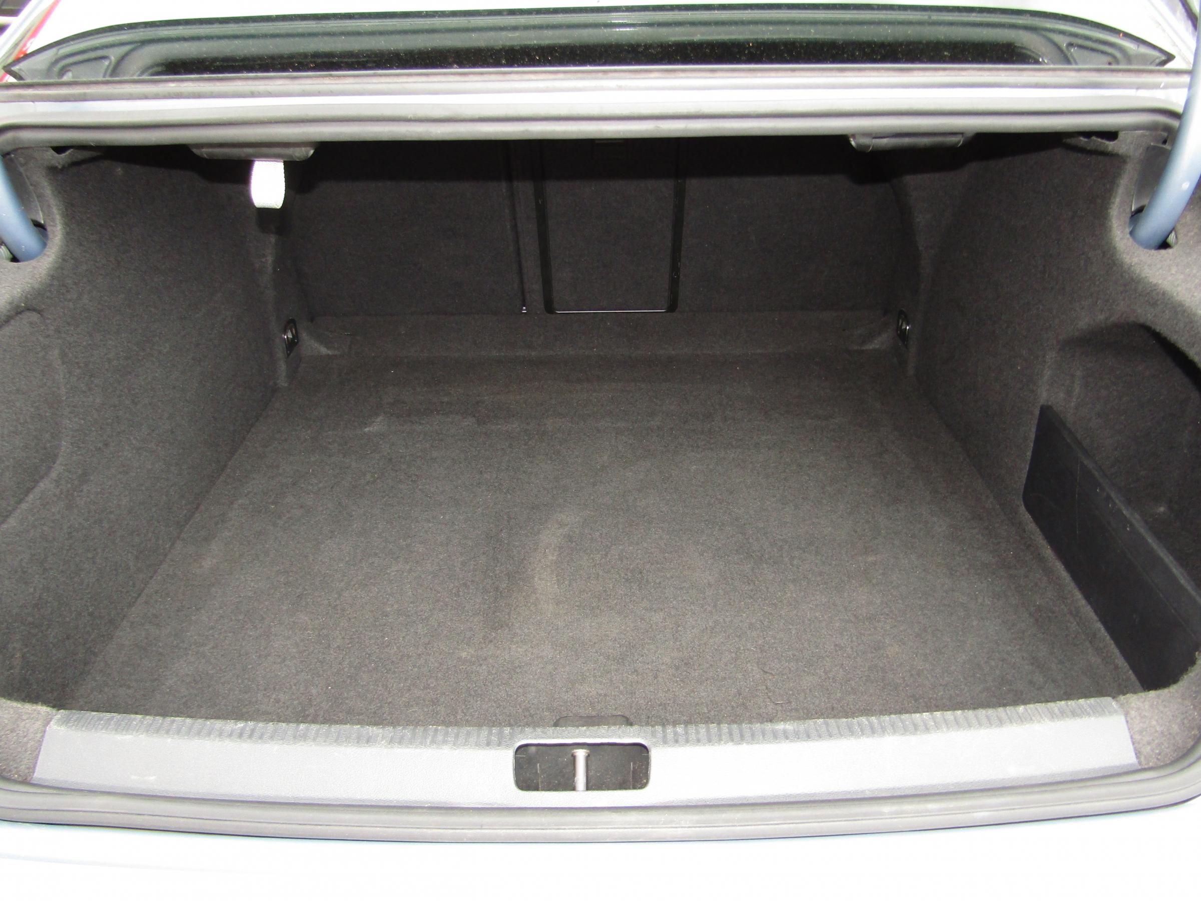 Volkswagen Passat CC, 2012 - pohled č. 7