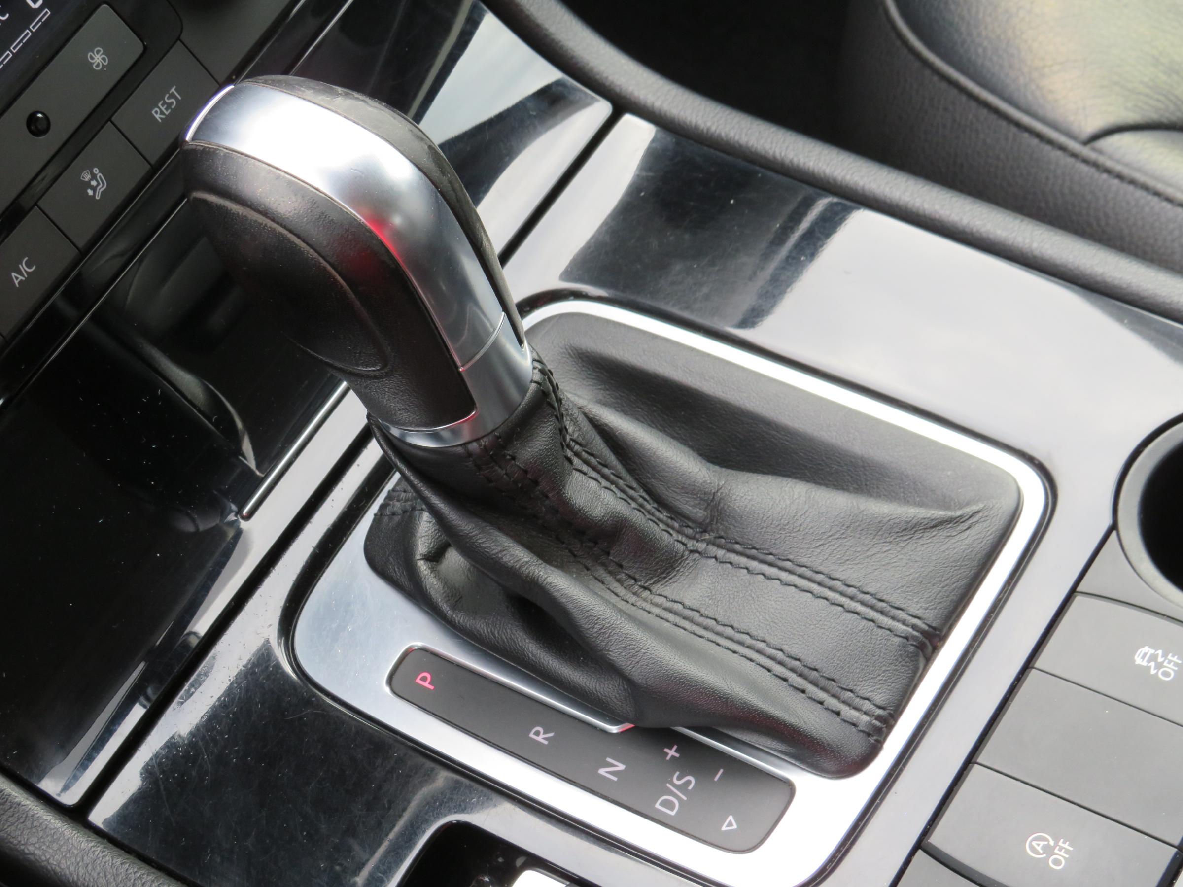 Volkswagen Touareg, 2012 - pohled č. 19