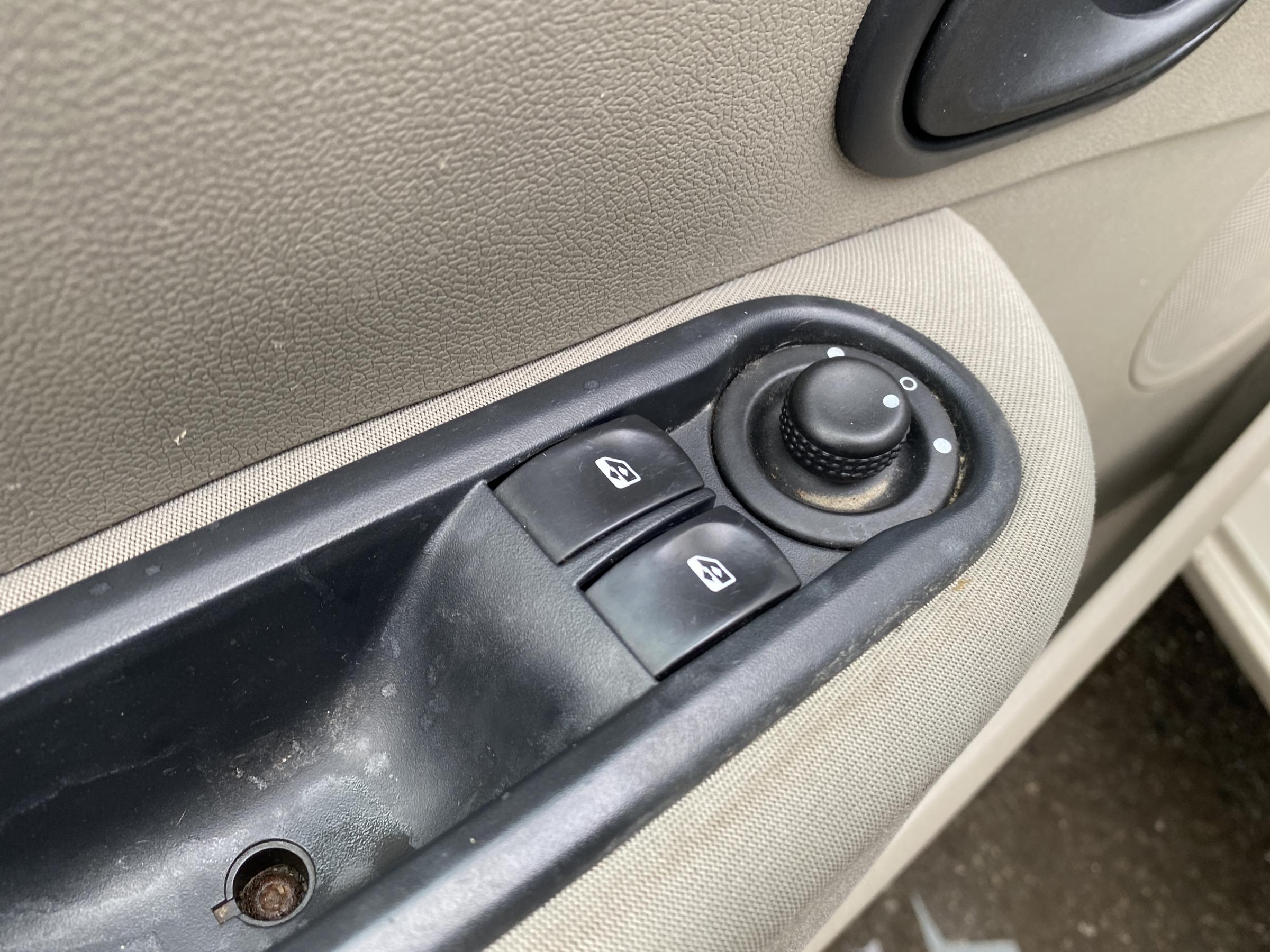 Renault Clio, 2006 - pohled č. 13