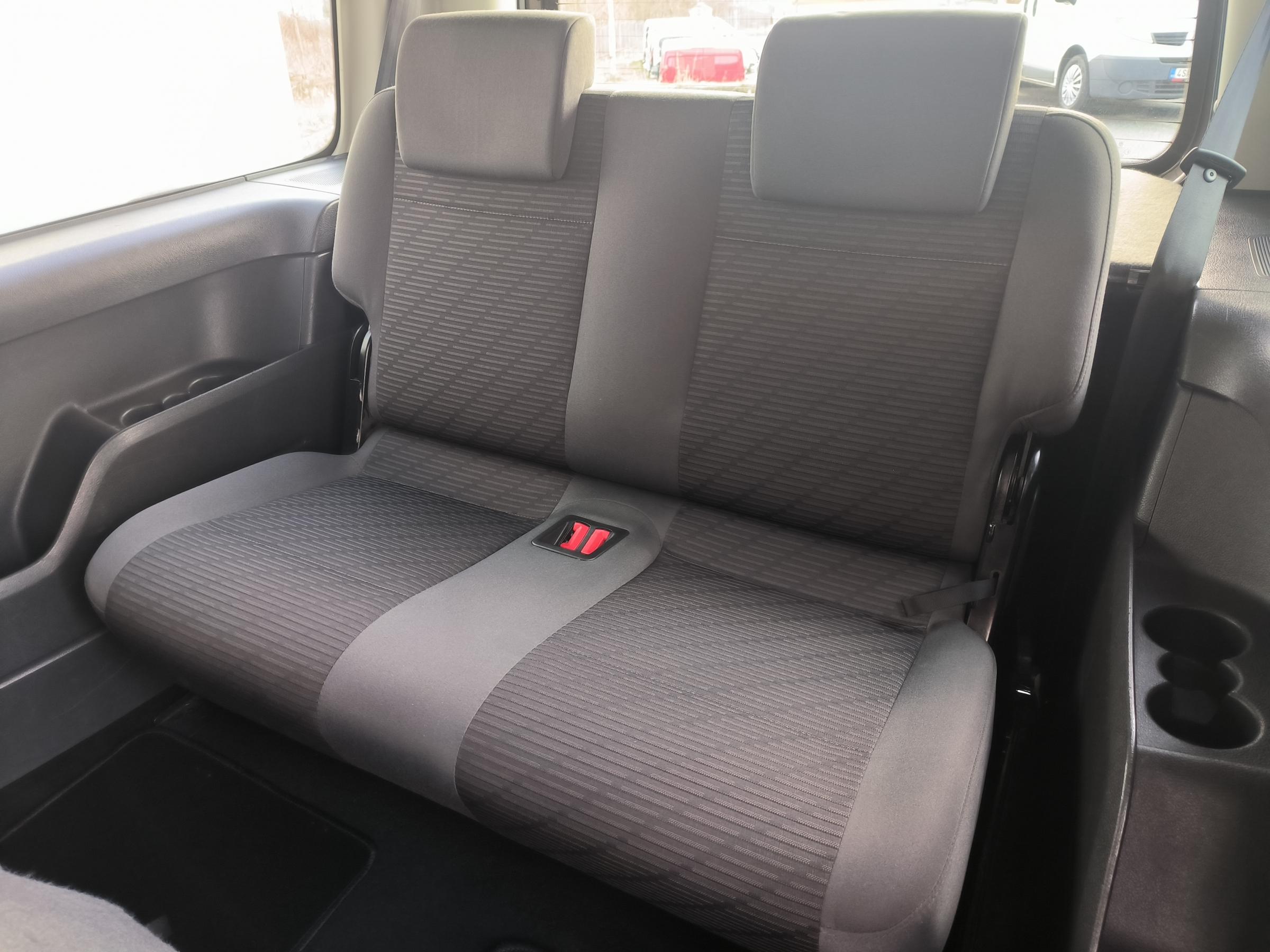 Volkswagen Caddy, 2011 - pohled č. 11