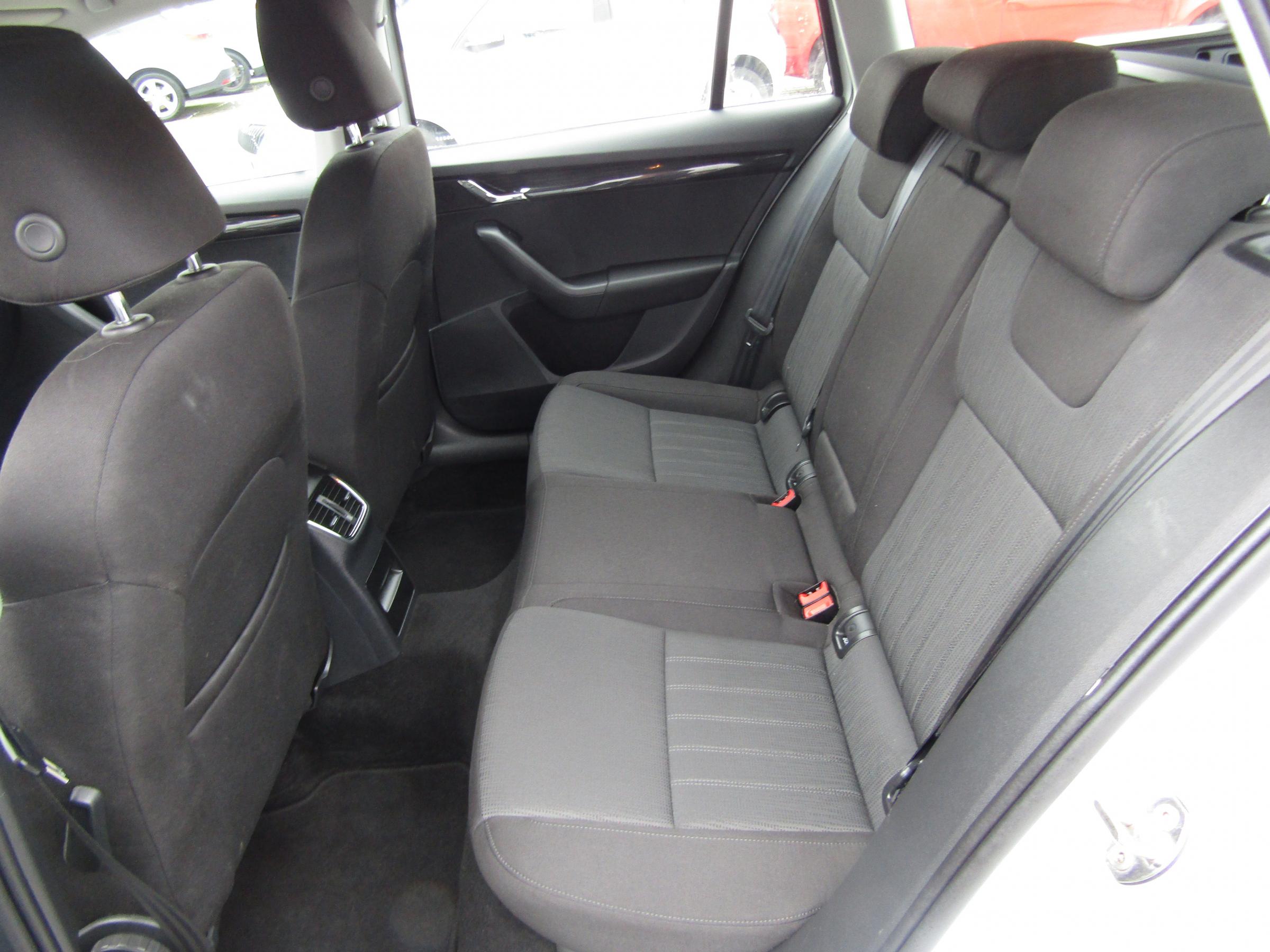 Škoda Octavia III, 2019 - pohled č. 10