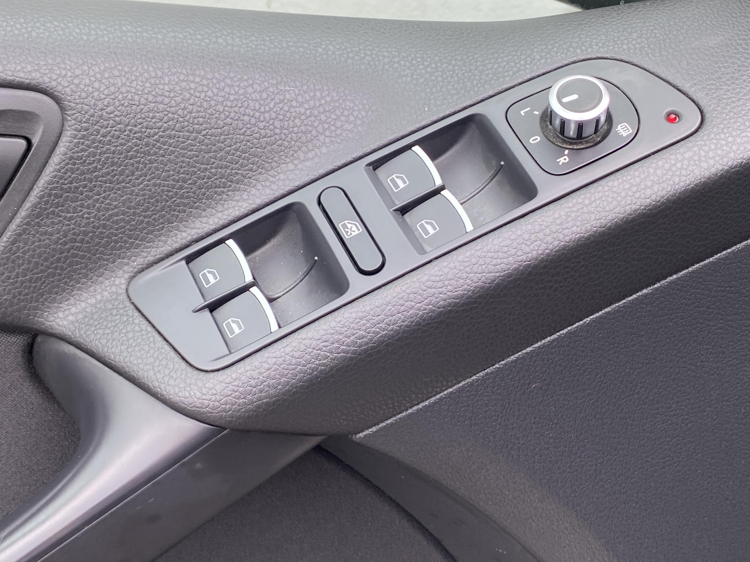 Volkswagen Tiguan, 2013 - pohled č. 12