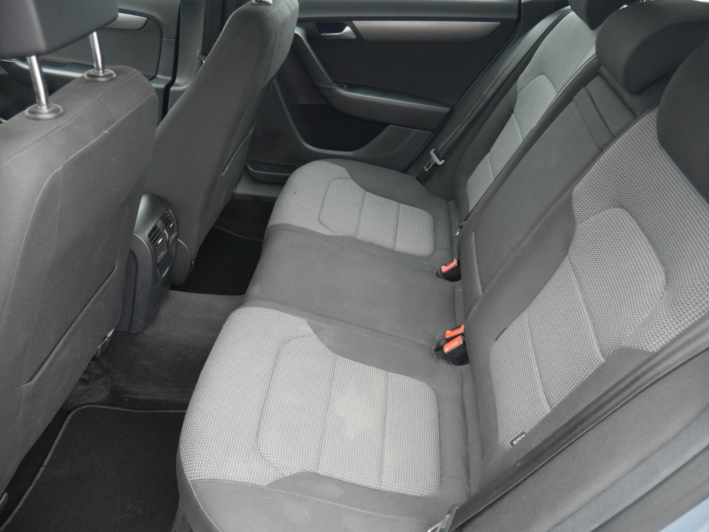 Volkswagen Passat, 2012 - pohled č. 10