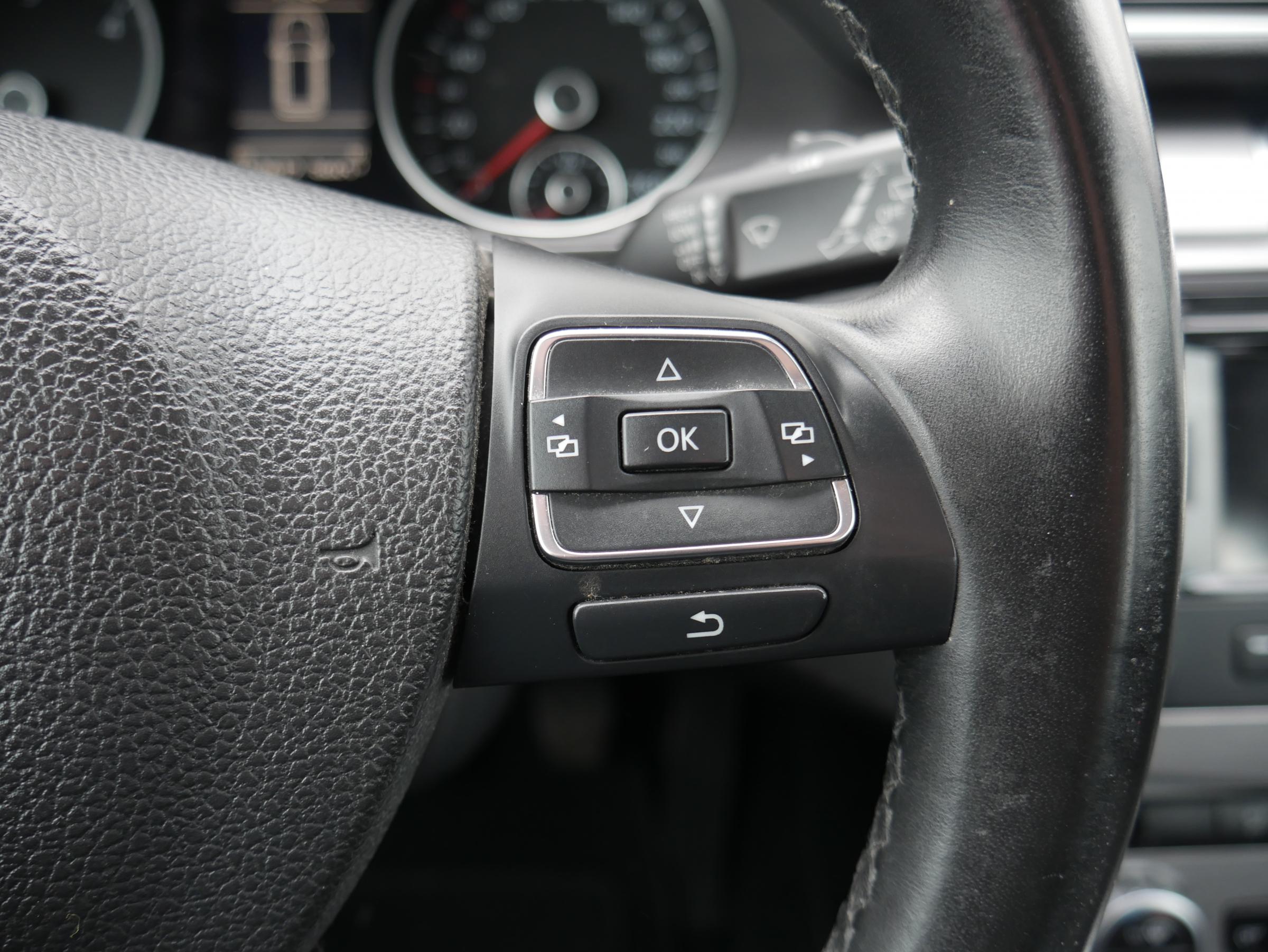 Volkswagen Passat, 2012 - pohled č. 13