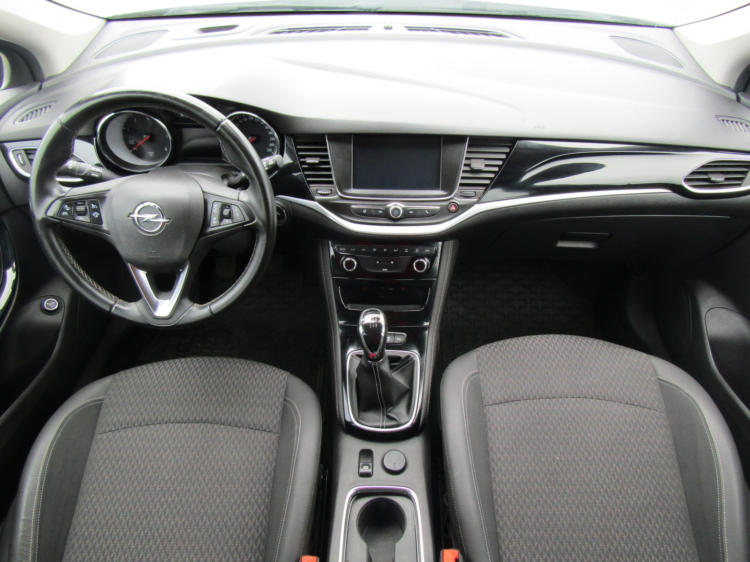 Opel Astra, 2018 - pohled č. 8