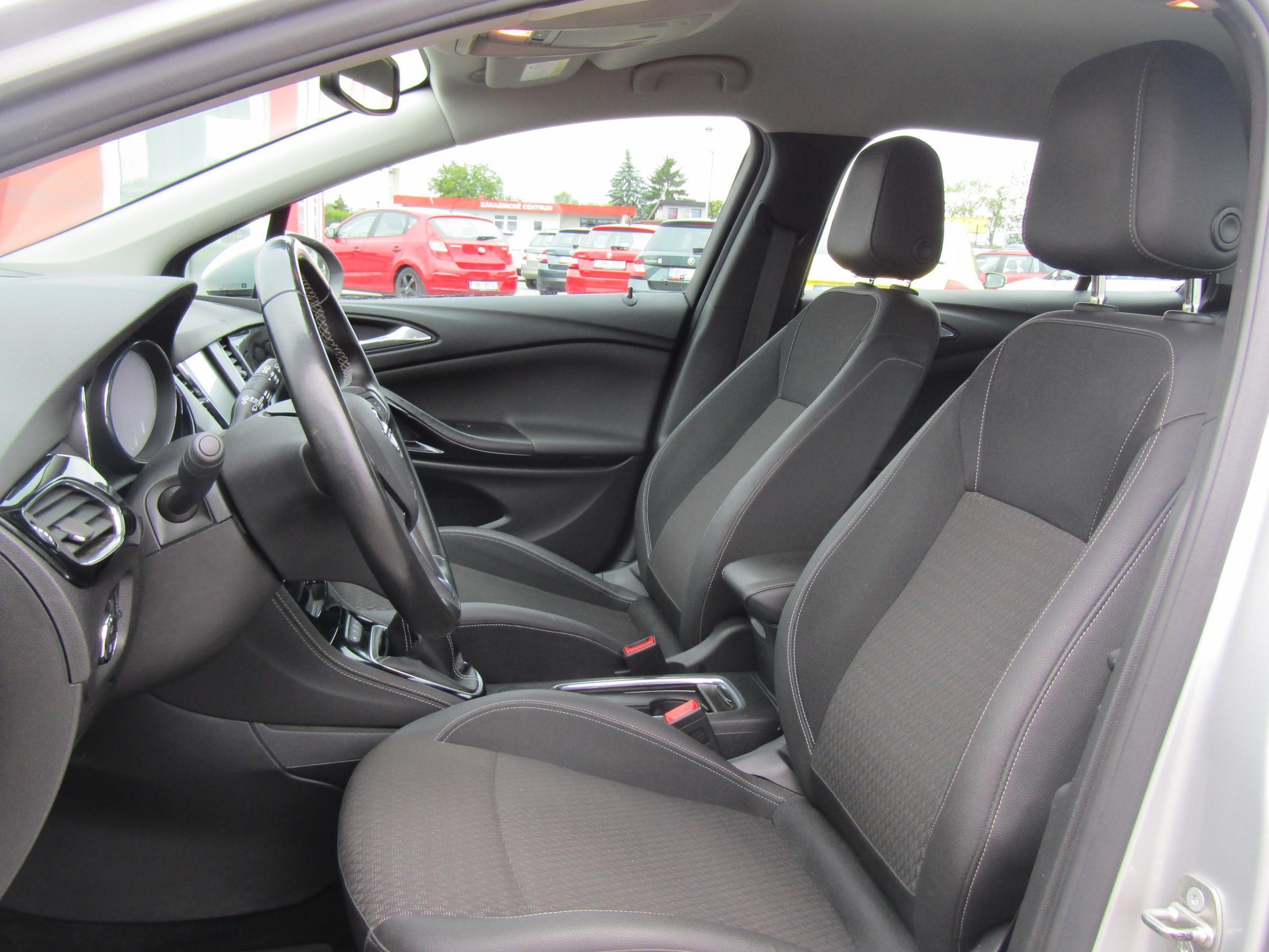 Opel Astra, 2018 - pohled č. 9