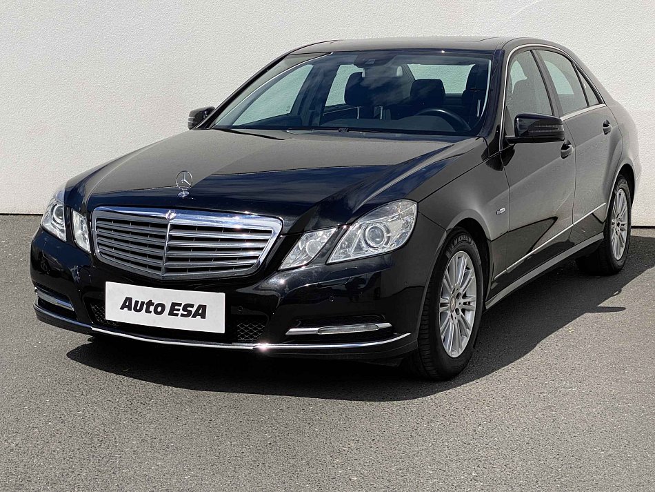 Mercedes-Benz Třída E 1.8i Elegance E200