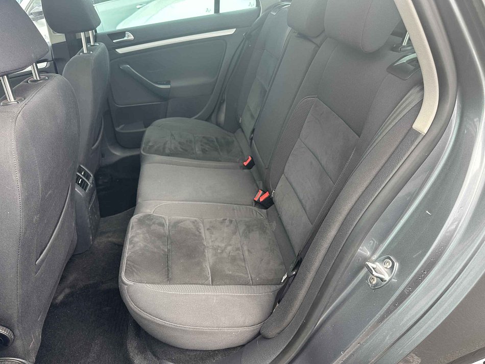 Volkswagen Golf 1.6 TDi 