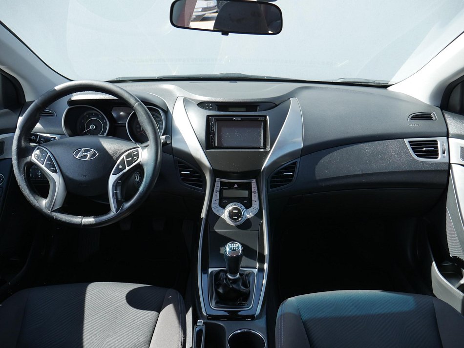 Hyundai Elantra 1.6i 