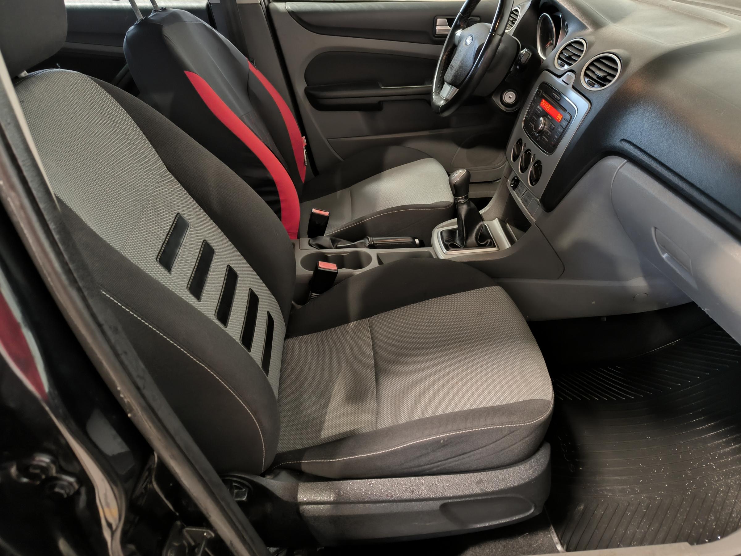 Ford Focus, 2010 - pohled č. 12