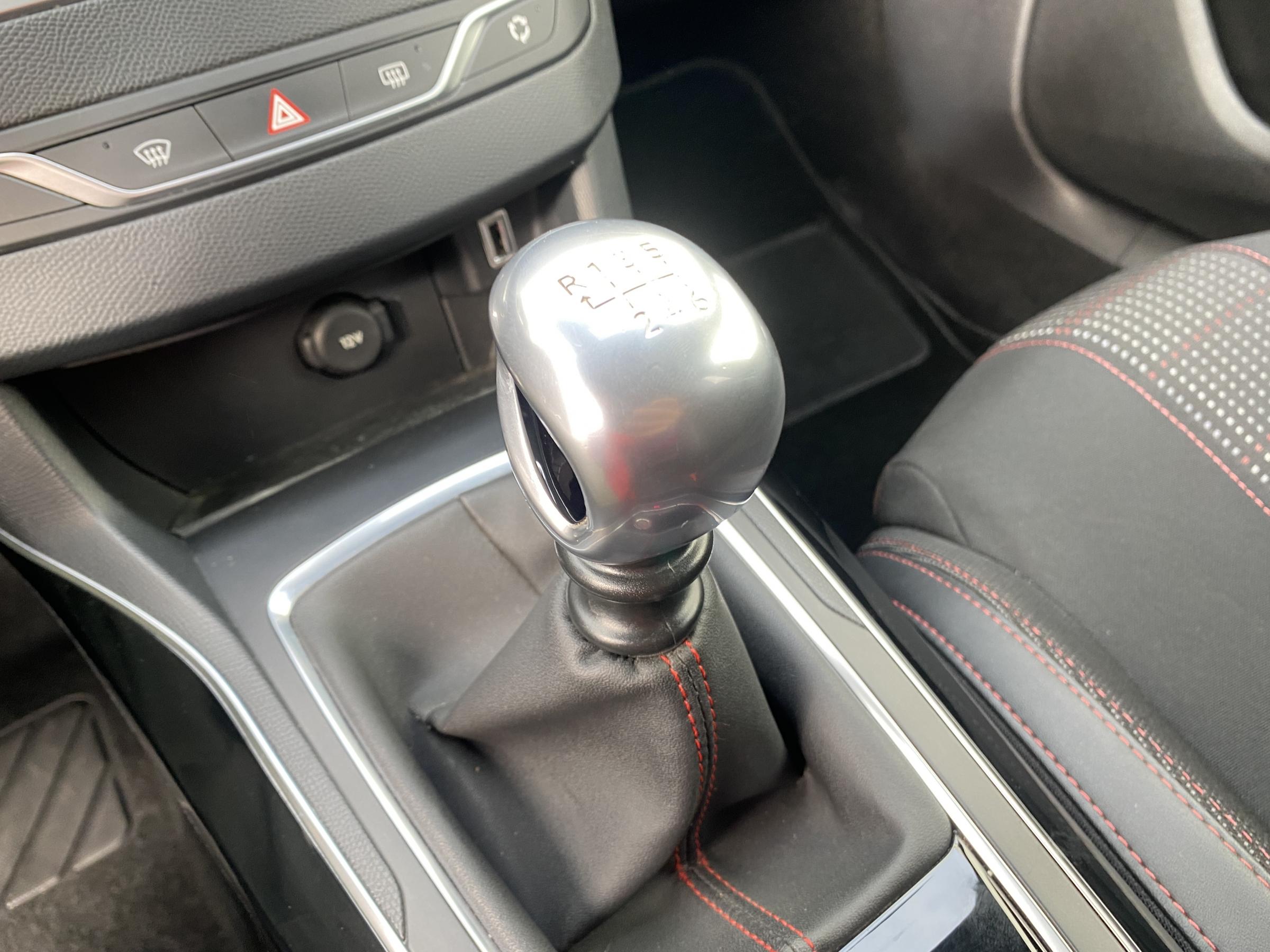 Peugeot 308, 2018 - pohled č. 15