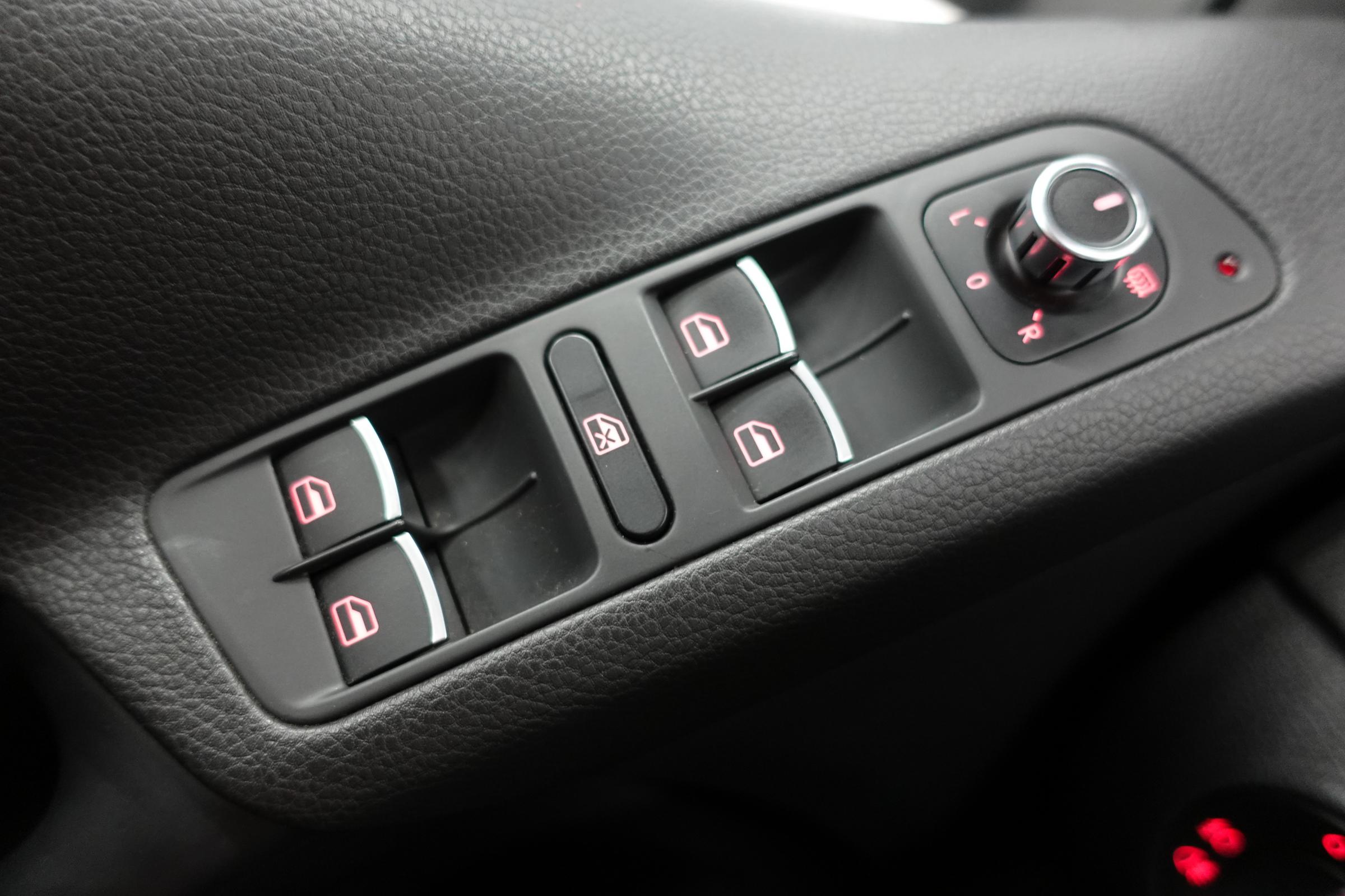 Volkswagen Tiguan, 2012 - pohled č. 16