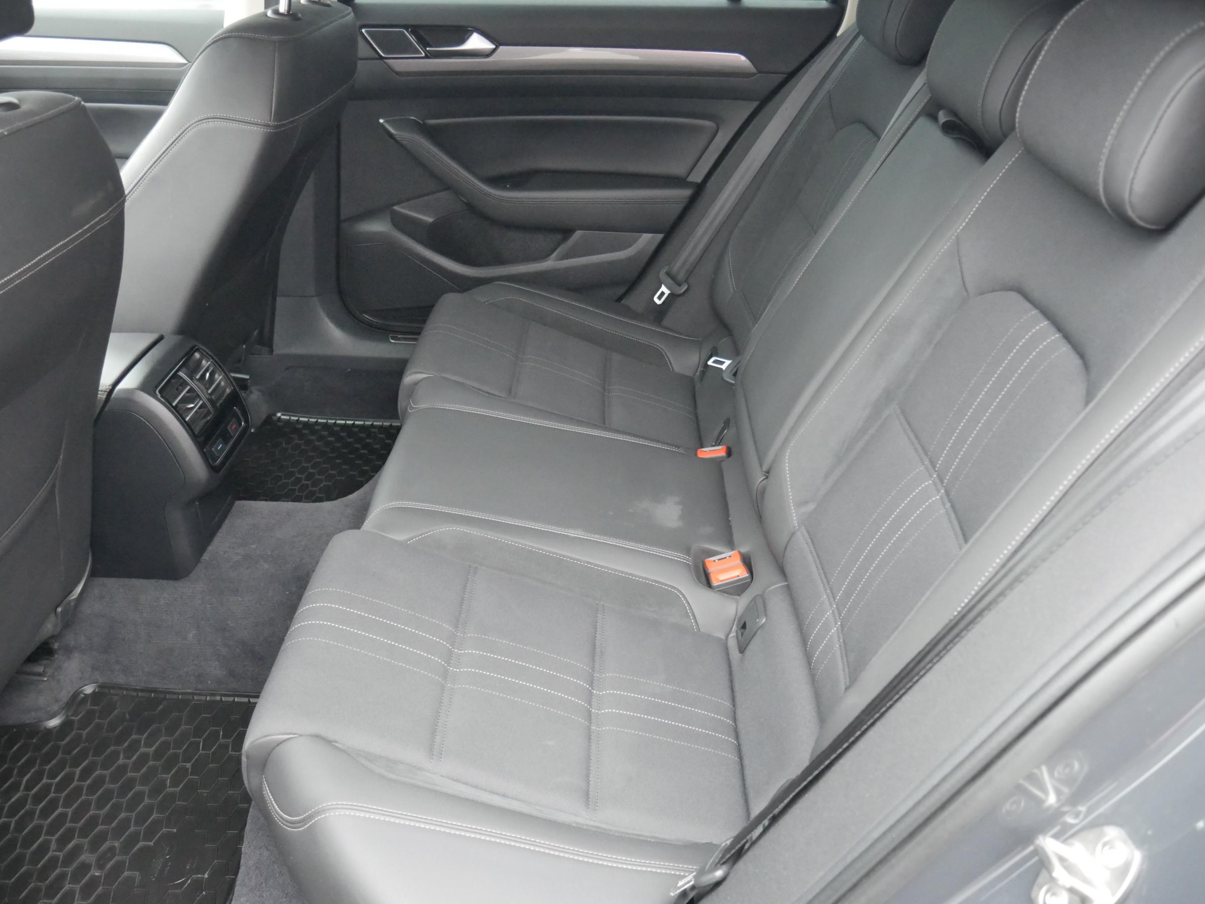 Volkswagen Passat, 2018 - pohled č. 10