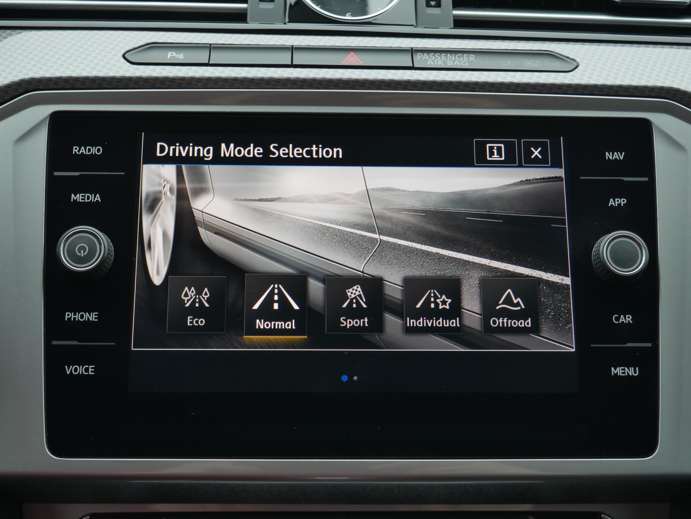 Volkswagen Passat, 2018 - pohled č. 16