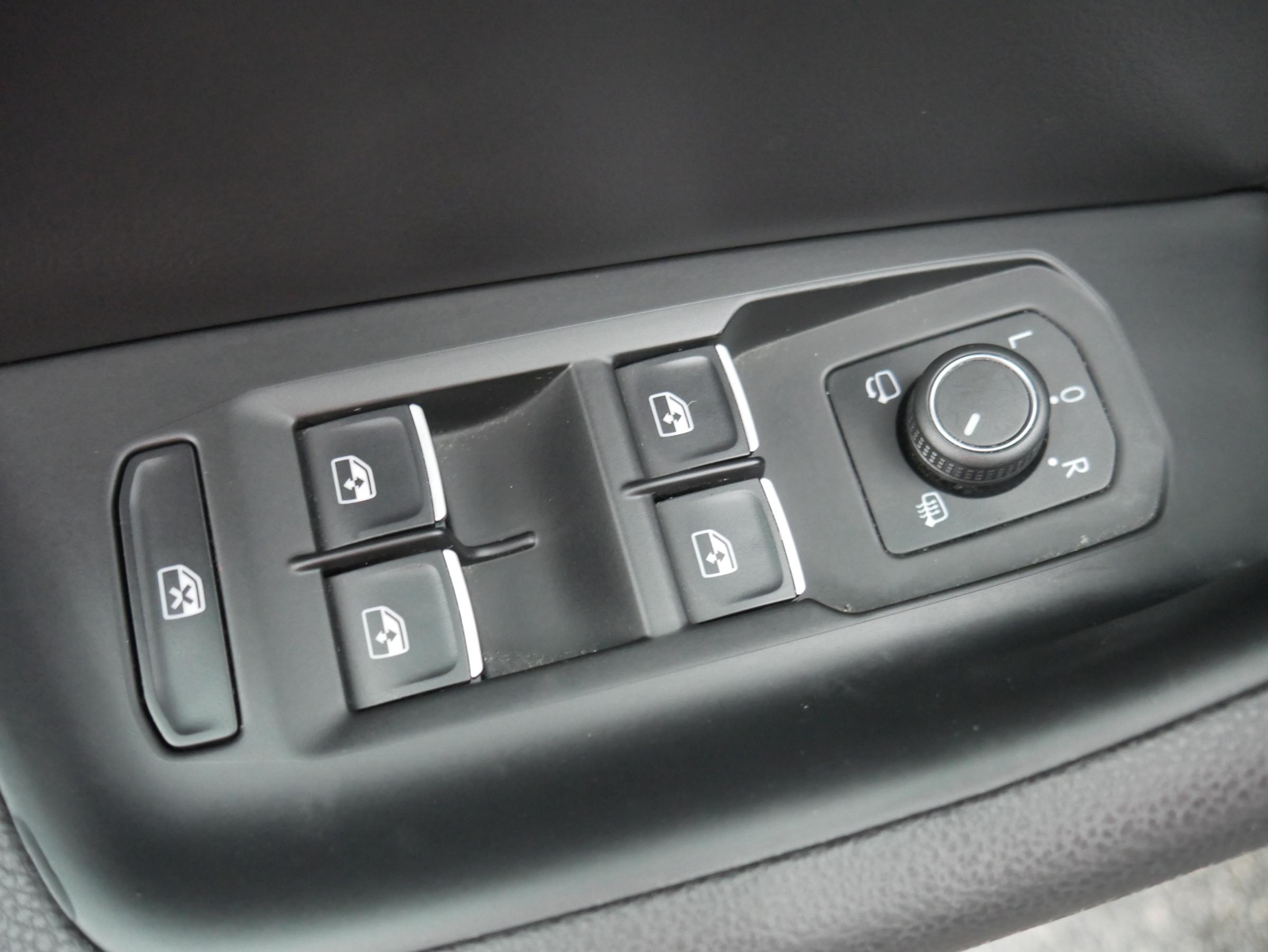 Volkswagen Passat, 2018 - pohled č. 18