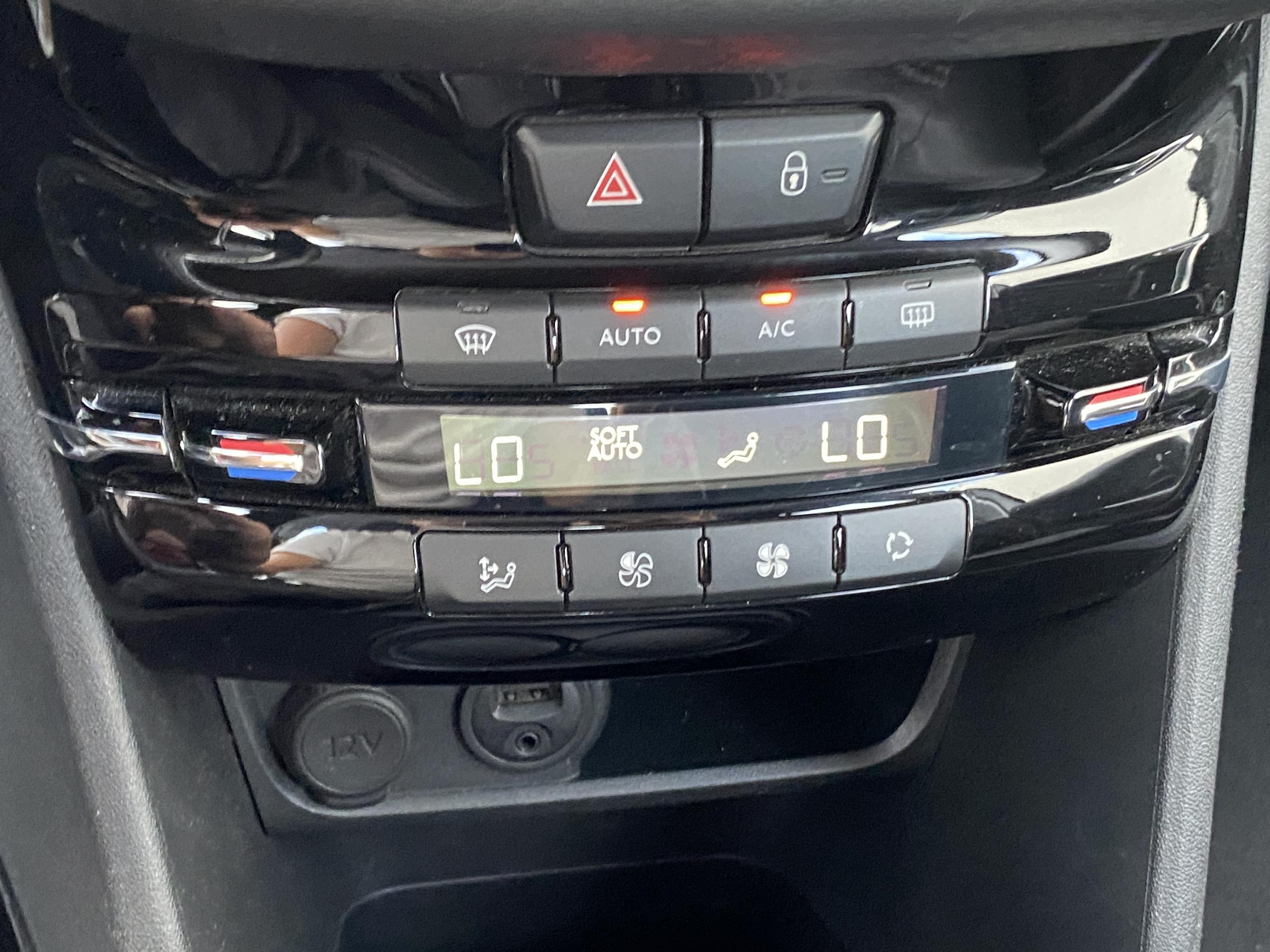 Peugeot 2008, 2016 - pohled č. 15