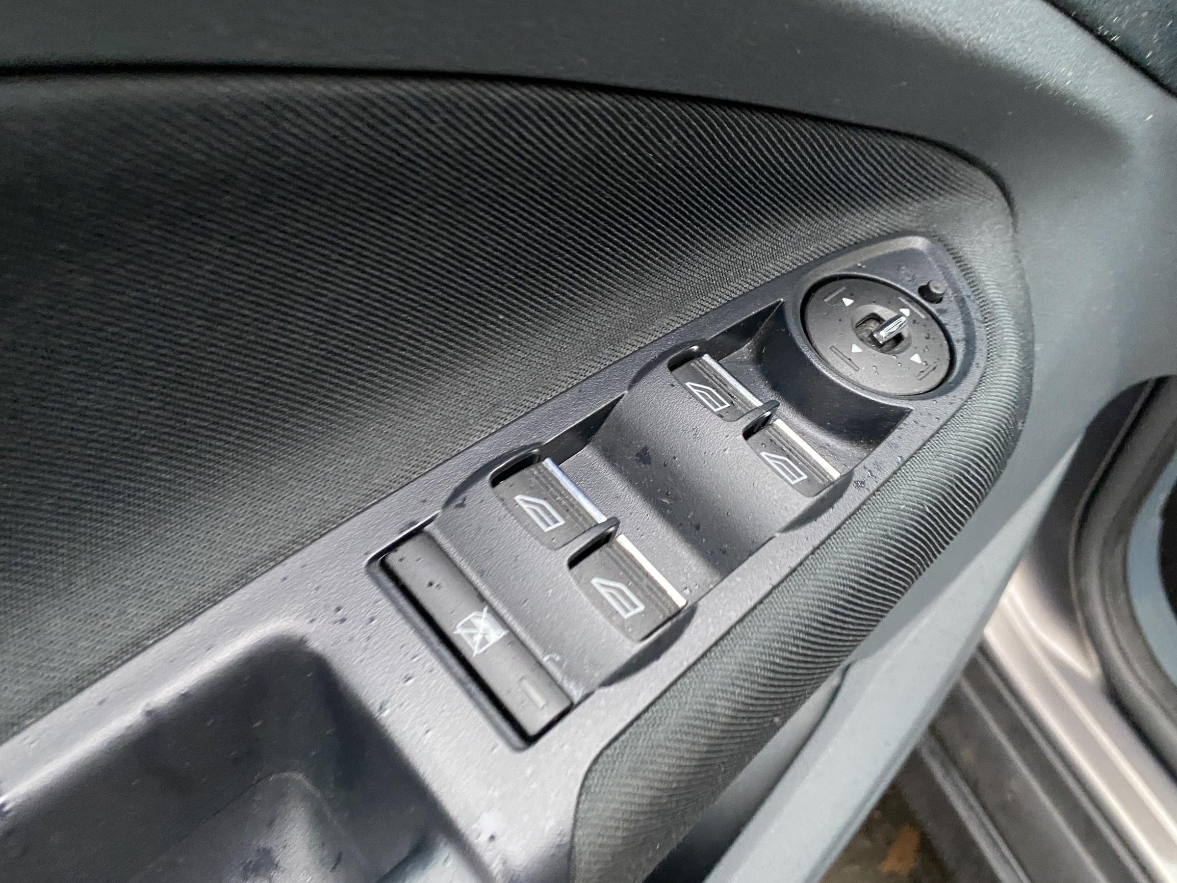 Ford C-MAX, 2011 - pohled č. 13