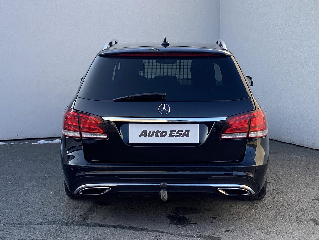 Mercedes-Benz Třída E 3.0 CDi Avantgarde E350 4Matic