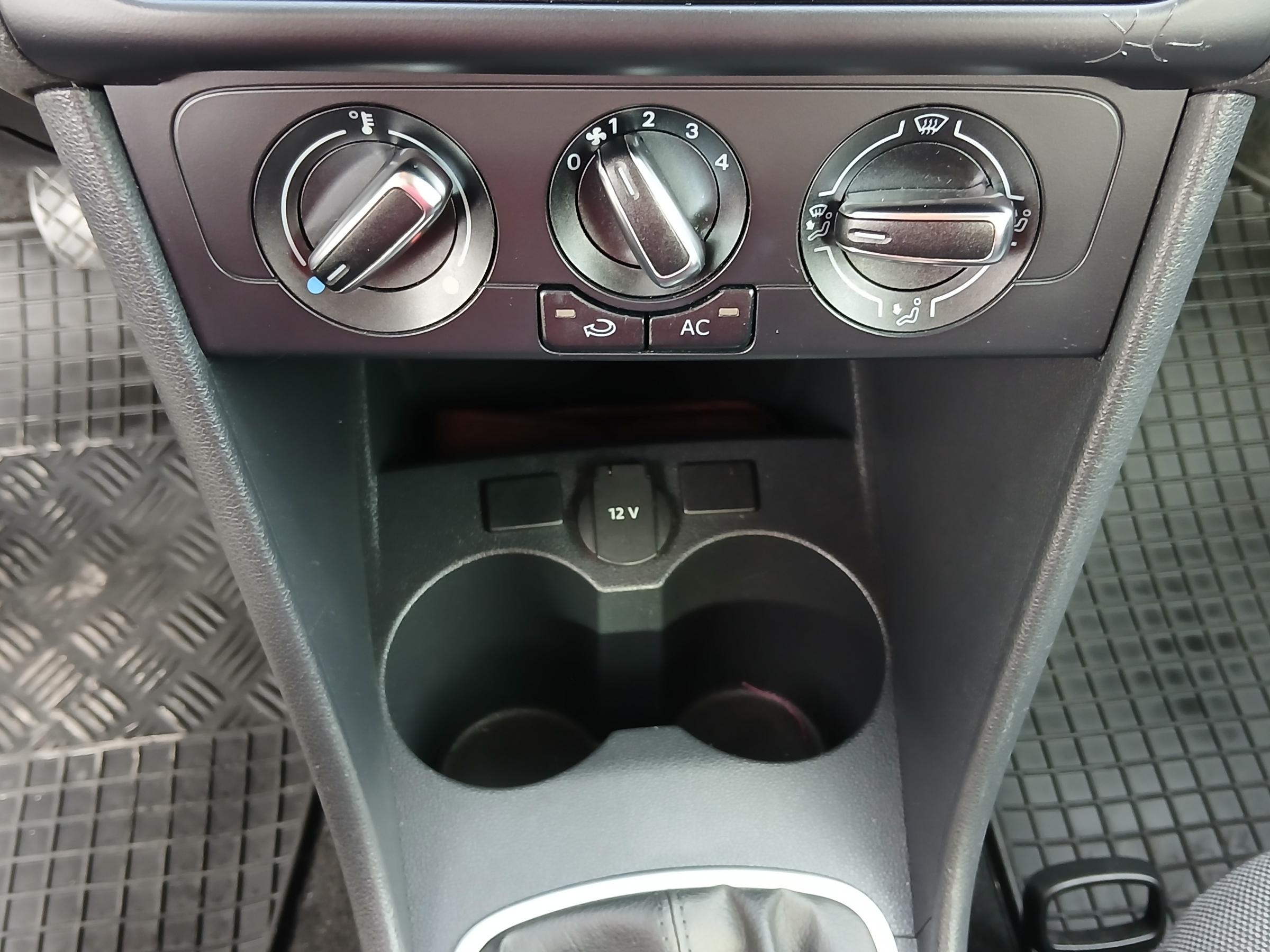 Volkswagen Polo, 2011 - pohled č. 13