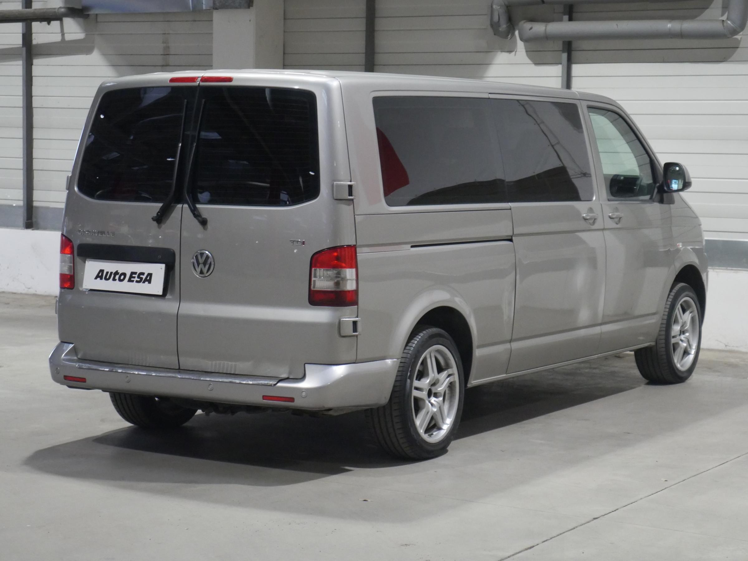 Volkswagen Caravelle, 2012 - pohled č. 4