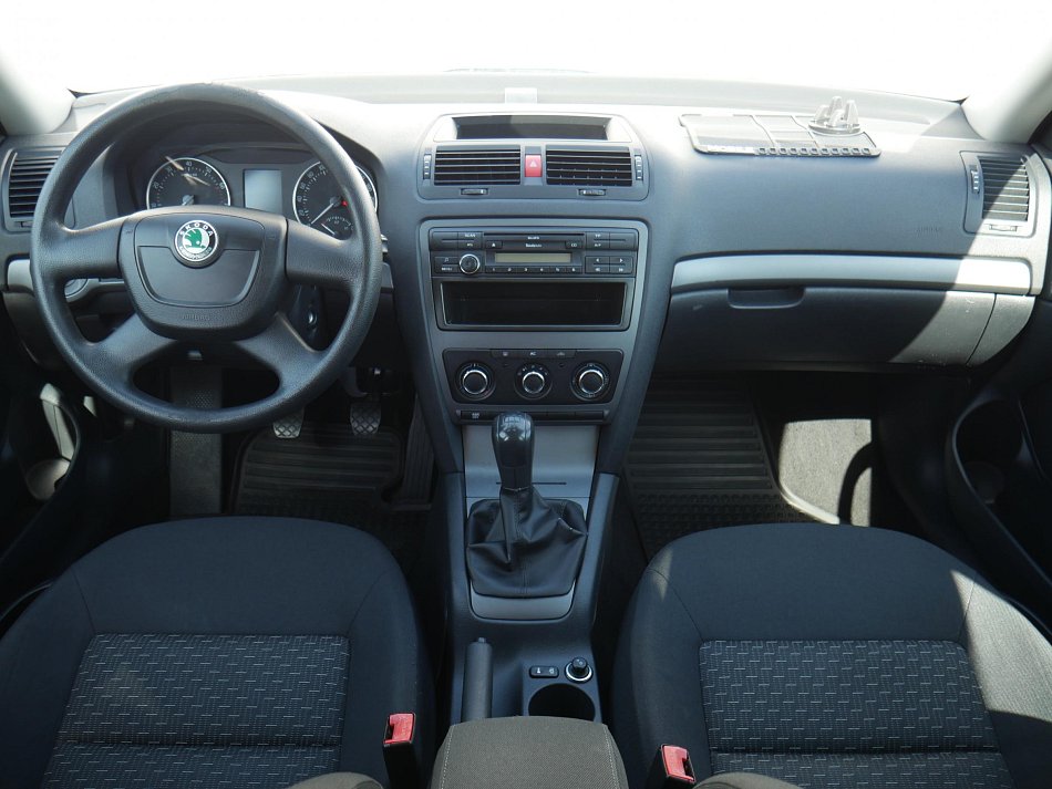 Škoda Octavia II 1.6 MPi Active
