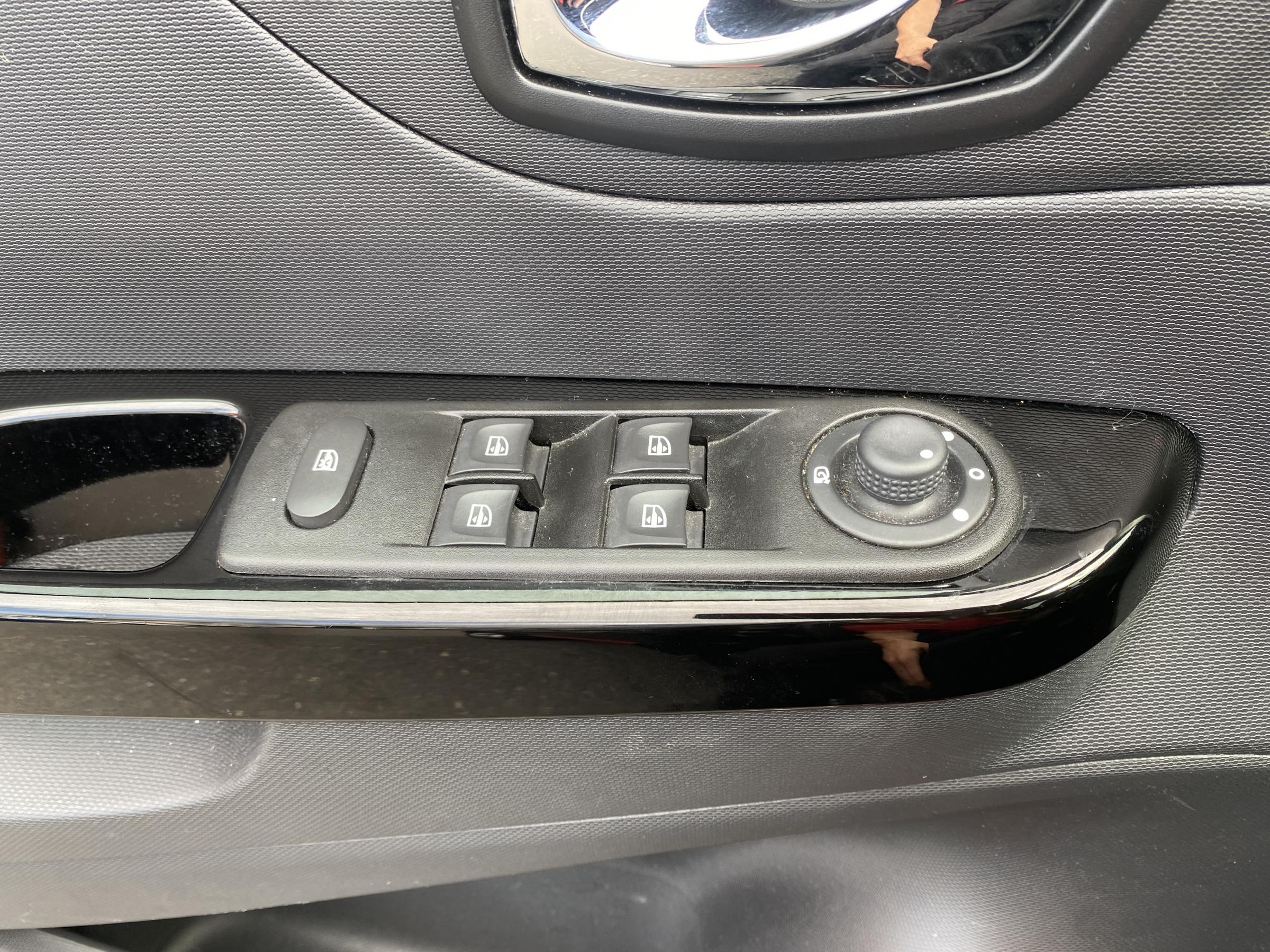 Renault Captur, 2015 - pohled č. 21