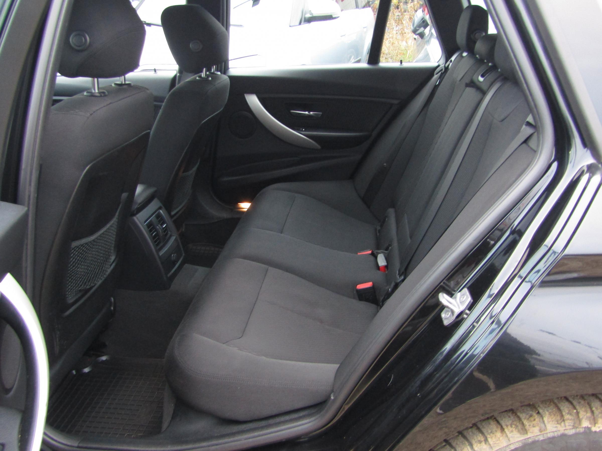 BMW Řada 3, 2018 - pohled č. 10