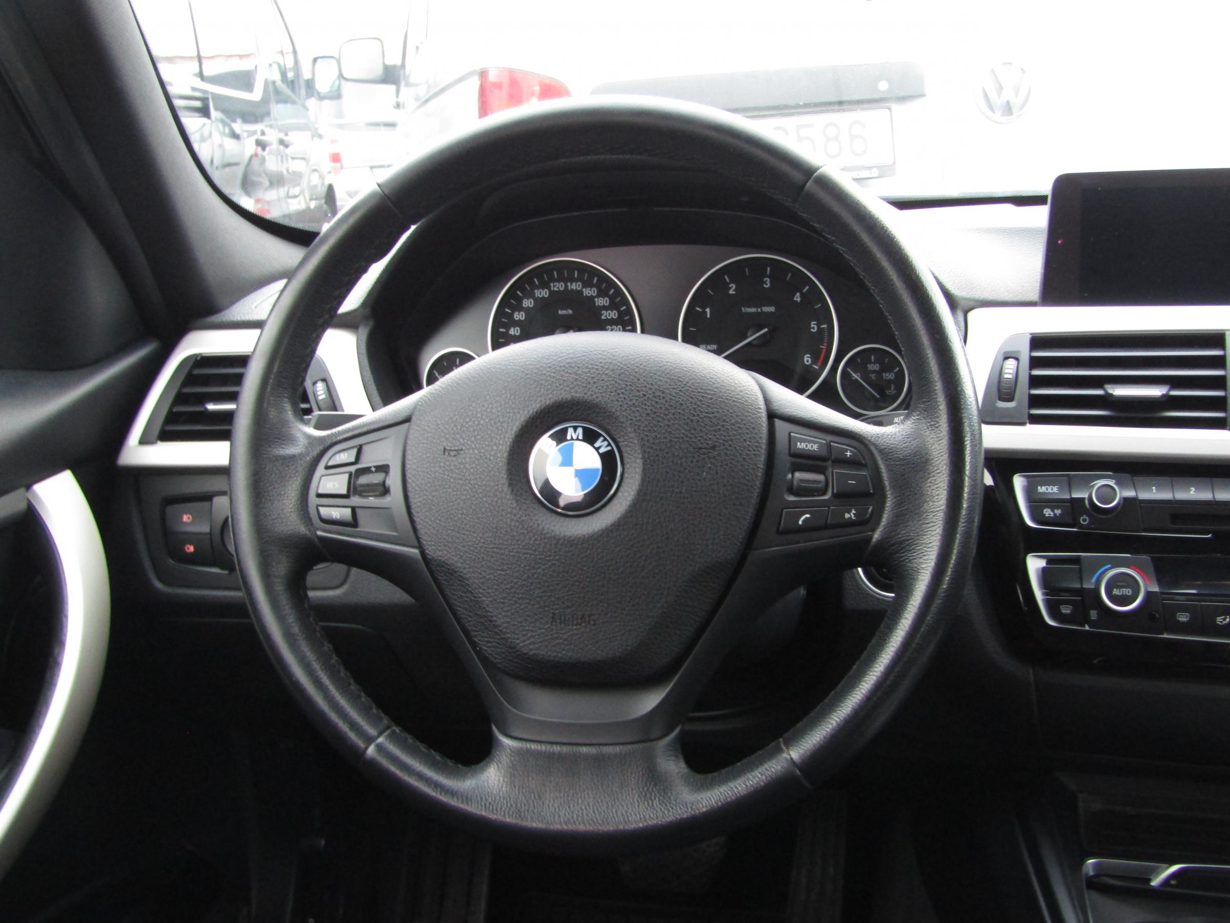 BMW Řada 3, 2018 - pohled č. 13