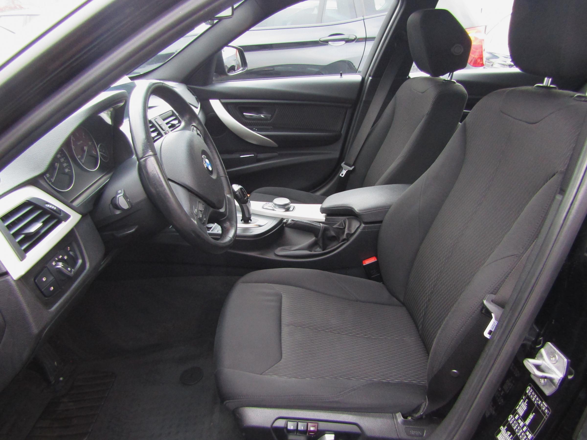 BMW Řada 3, 2018 - pohled č. 9