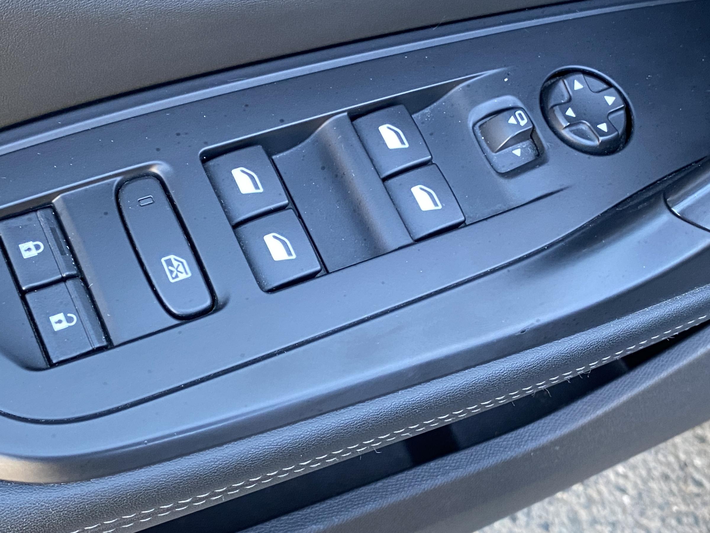 Peugeot 308, 2022 - pohled č. 11