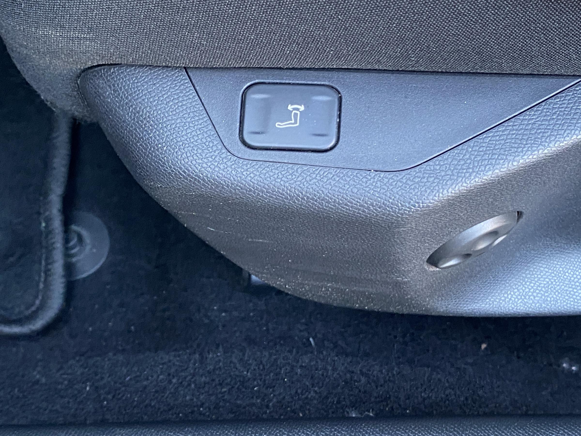 Peugeot 308, 2022 - pohled č. 12