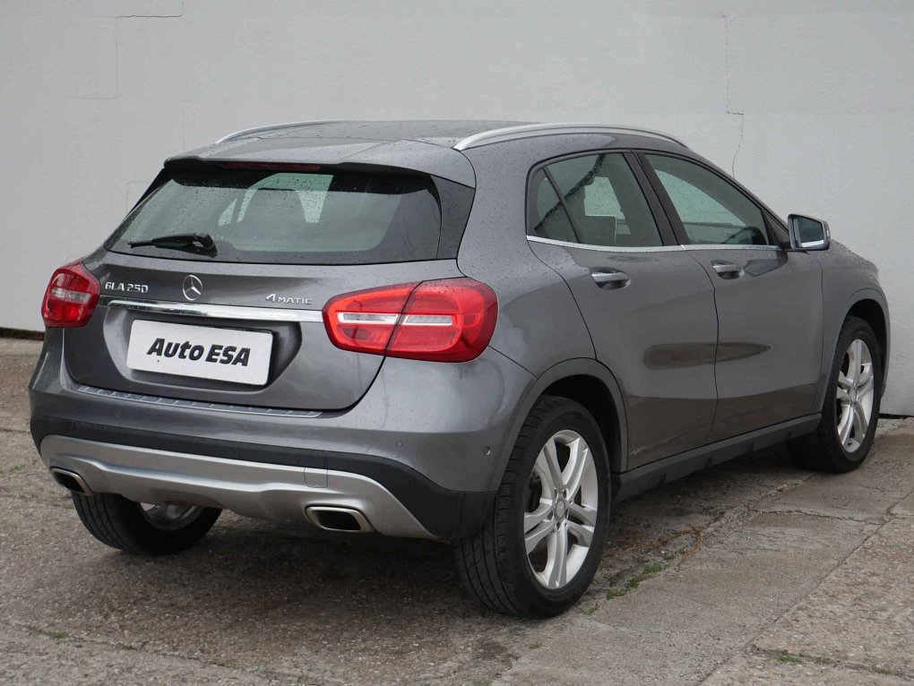 Mercedes-Benz GLA 250 4Matic  4Mat