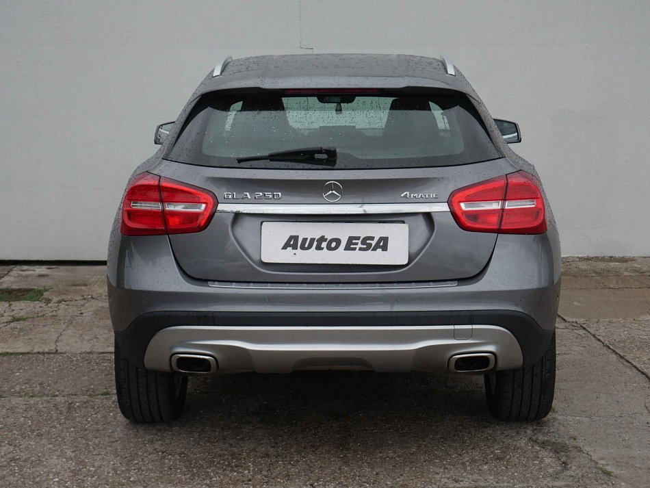 Mercedes-Benz GLA 250 4Matic  4Mat