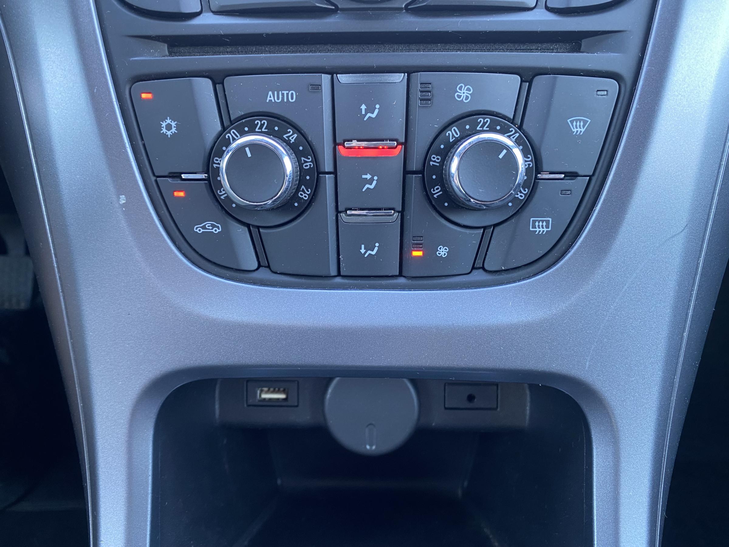 Opel Astra, 2014 - pohled č. 17