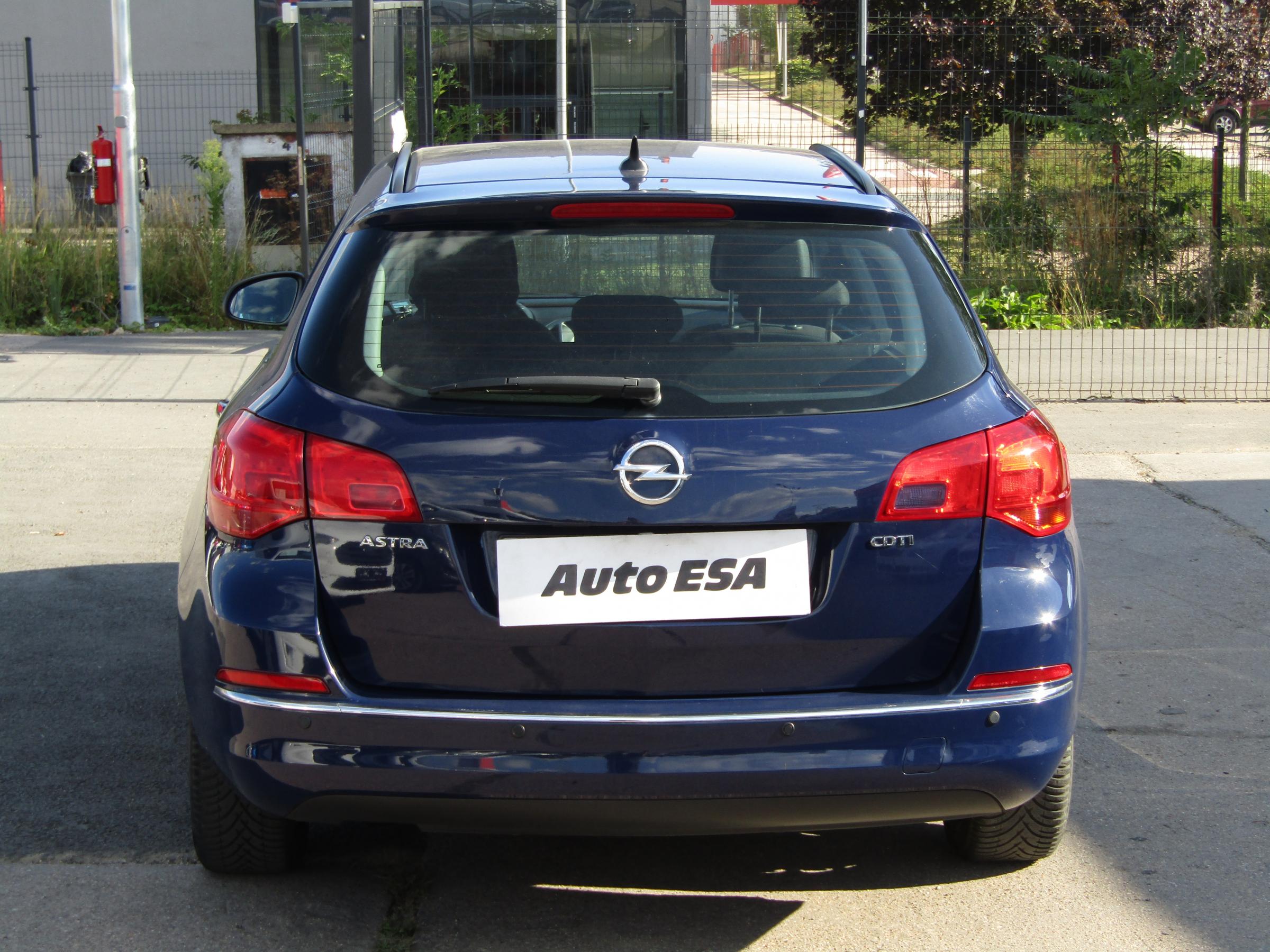 Opel Astra, 2014 - pohled č. 5