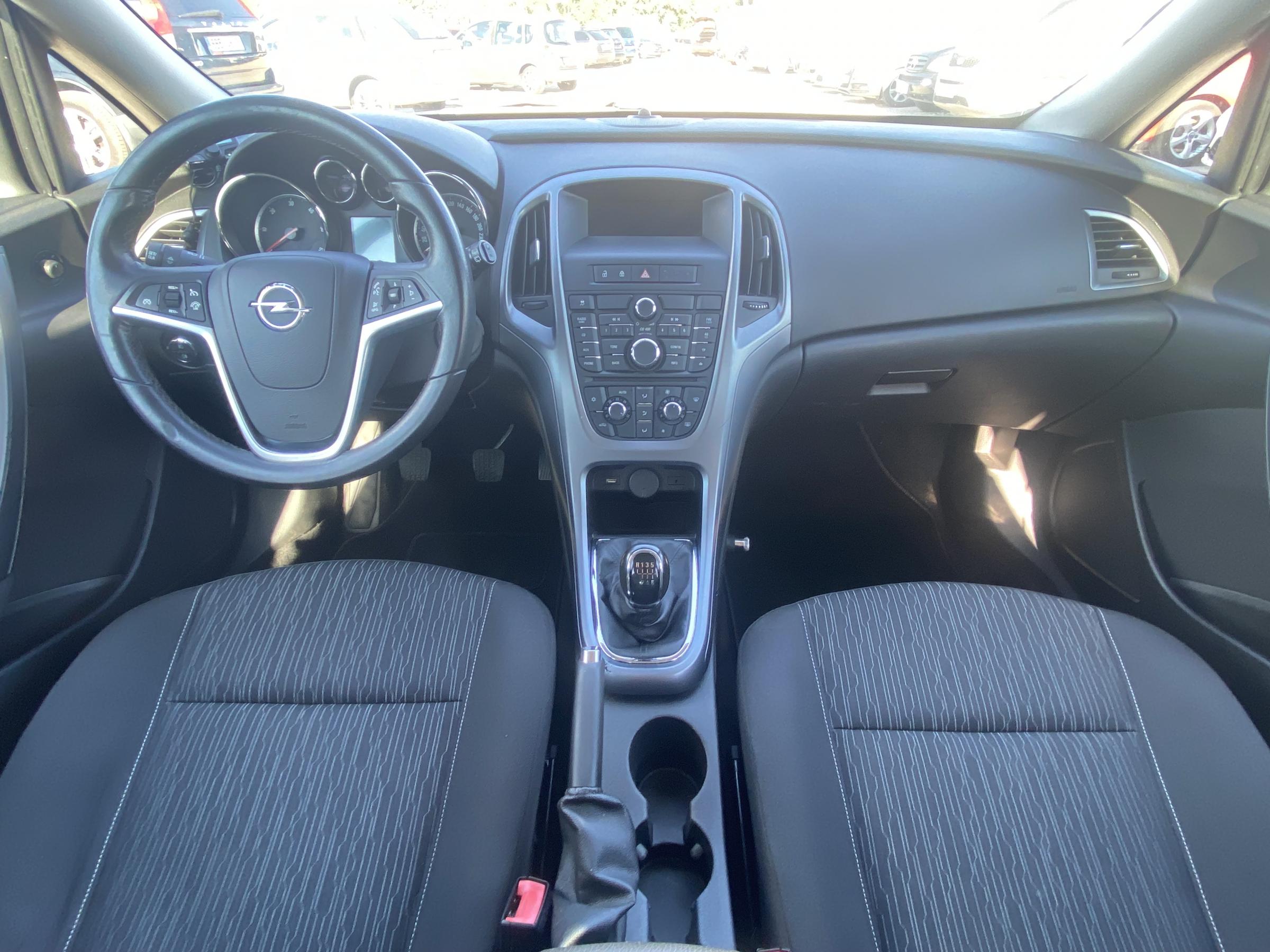 Opel Astra, 2014 - pohled č. 8