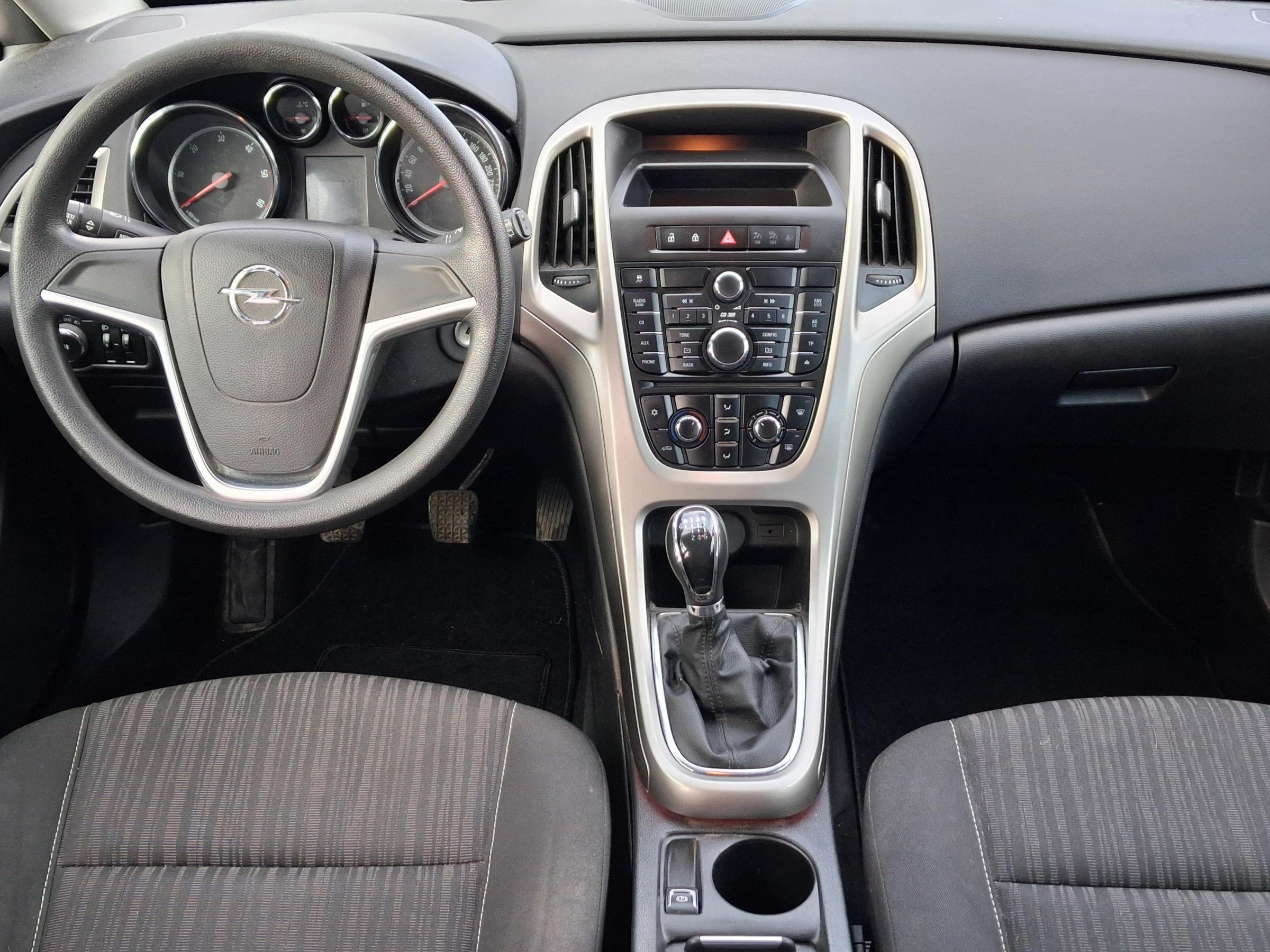 Opel Astra, 2011 - pohled č. 8