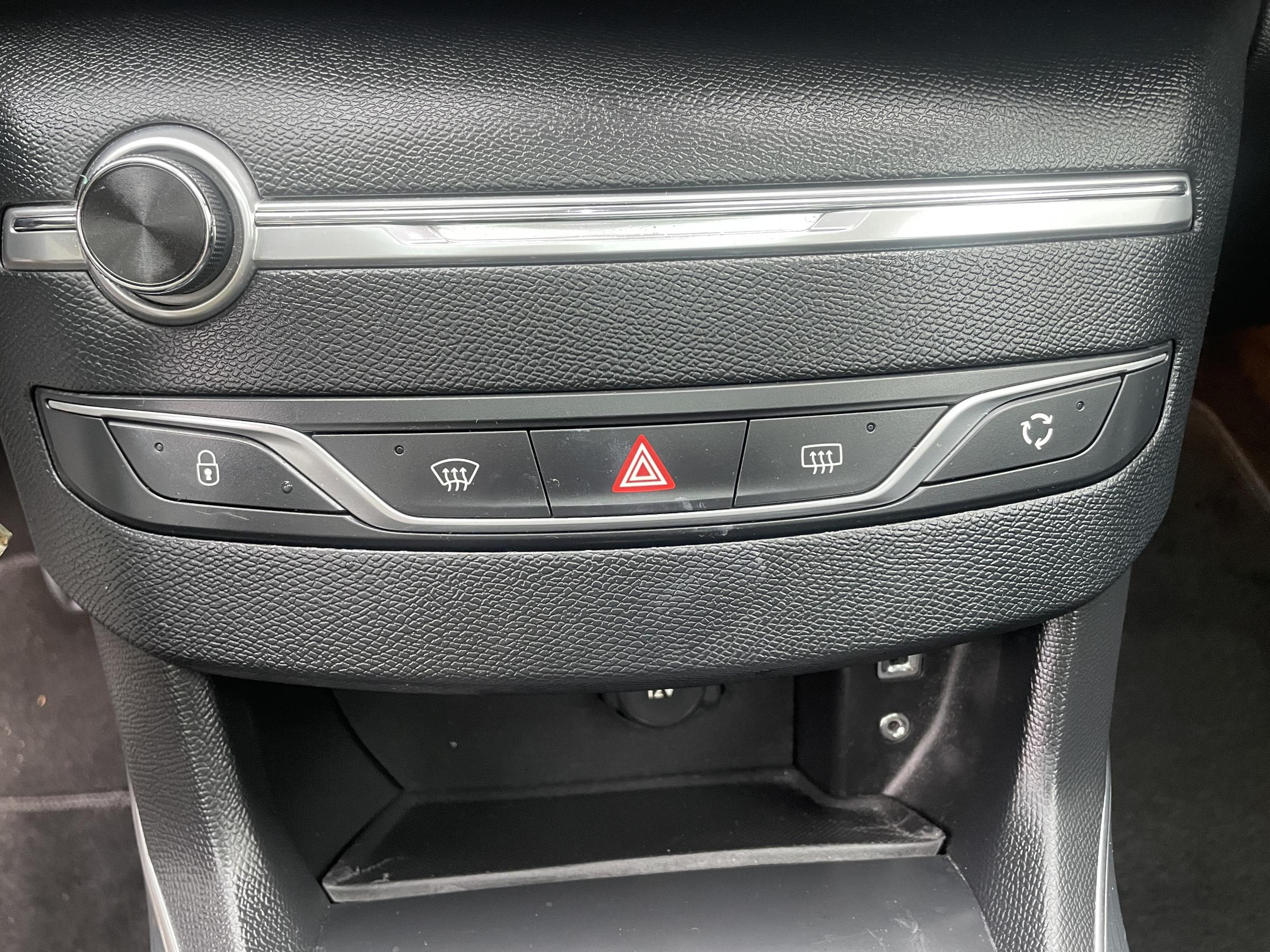 Peugeot 308, 2016 - pohled č. 13