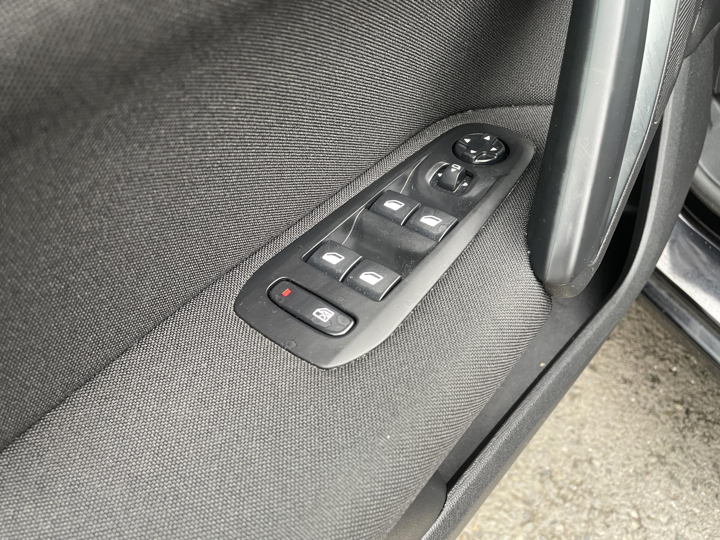 Peugeot 308, 2016 - pohled č. 18