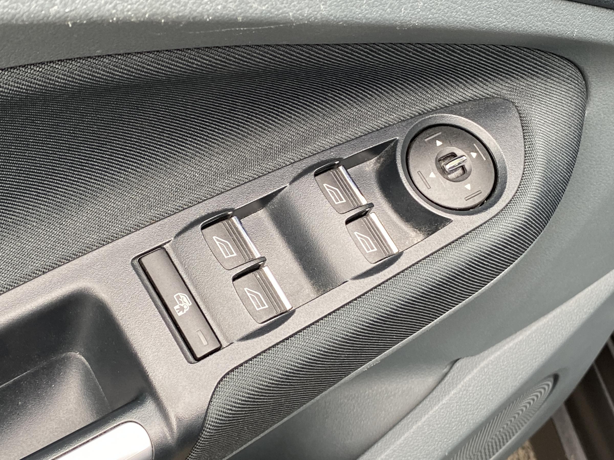 Ford C-MAX, 2011 - pohled č. 12