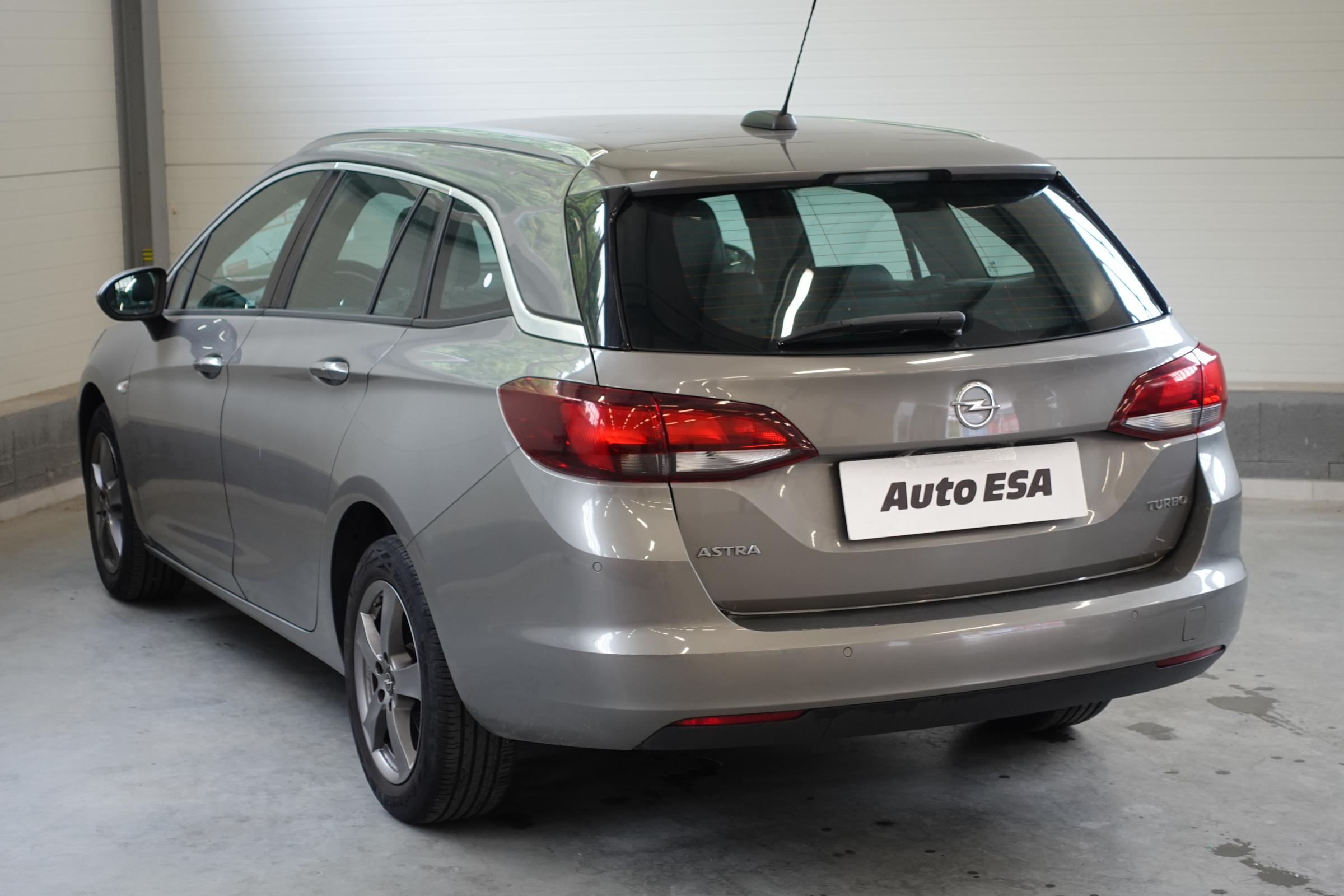 Opel Astra, 2017 - pohled č. 4
