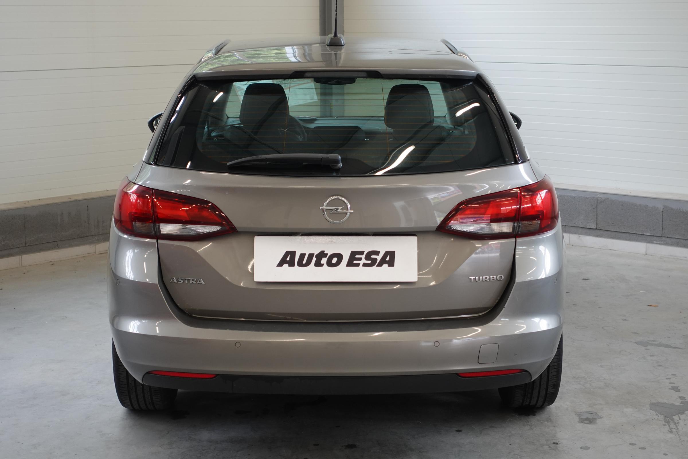 Opel Astra, 2017 - pohled č. 5