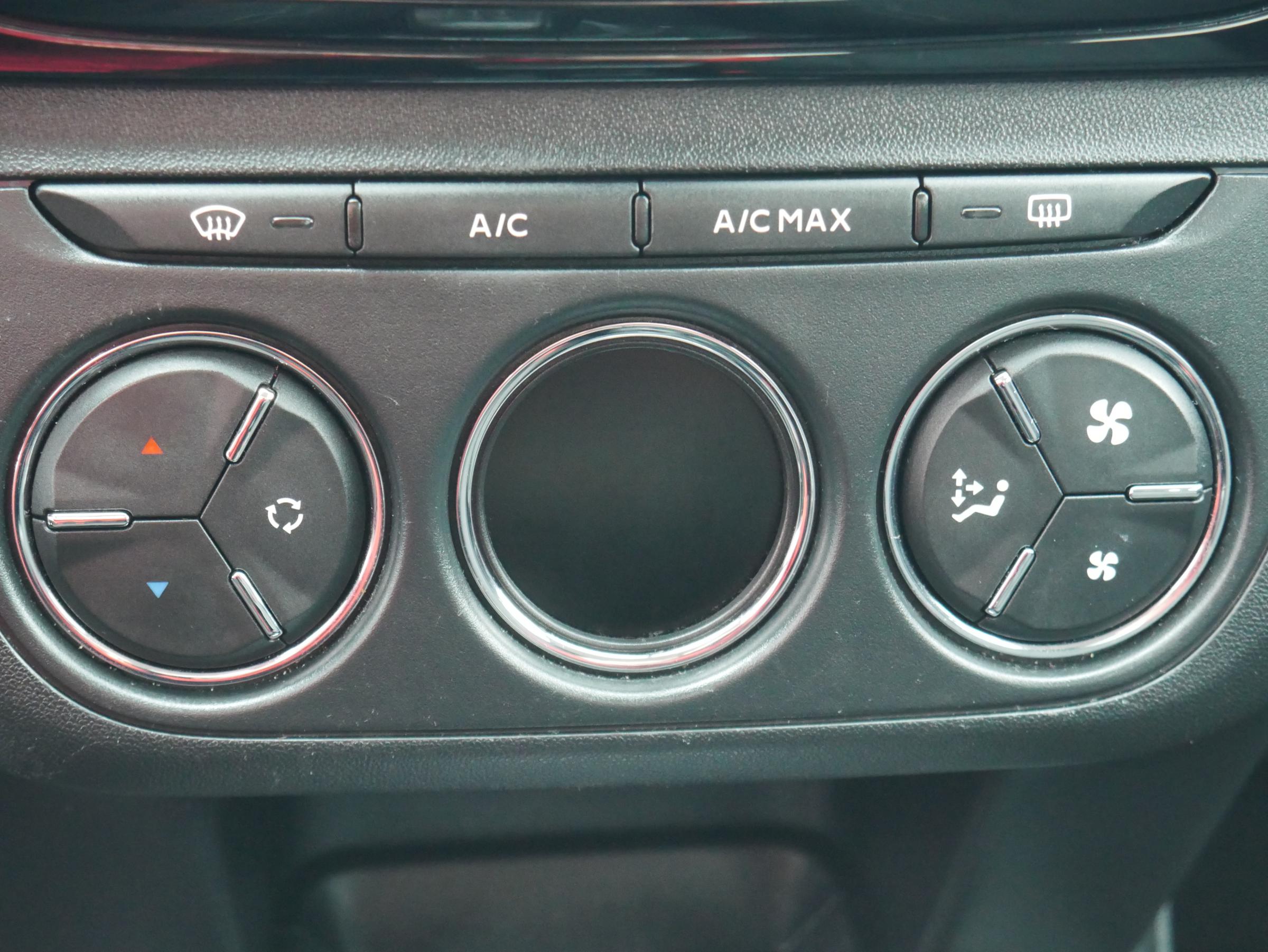 Peugeot 301, 2014 - pohled č. 15