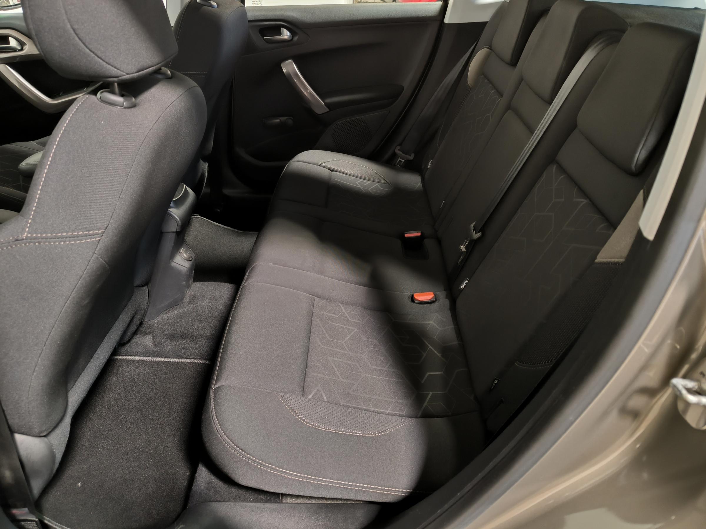 Peugeot 2008, 2016 - pohled č. 10