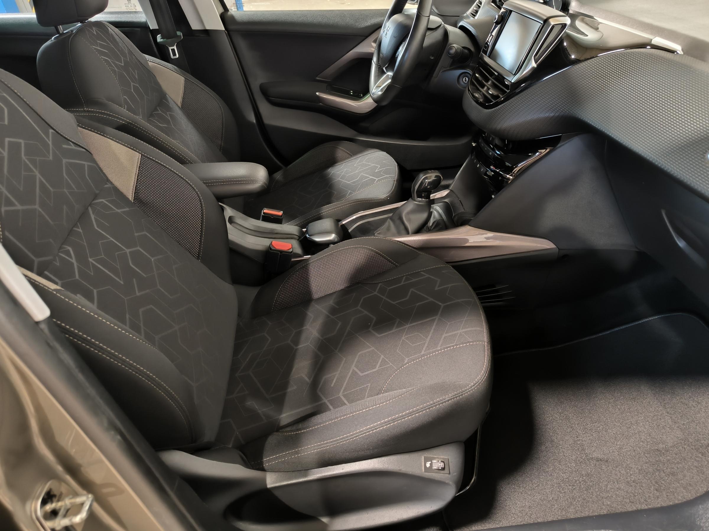 Peugeot 2008, 2016 - pohled č. 12