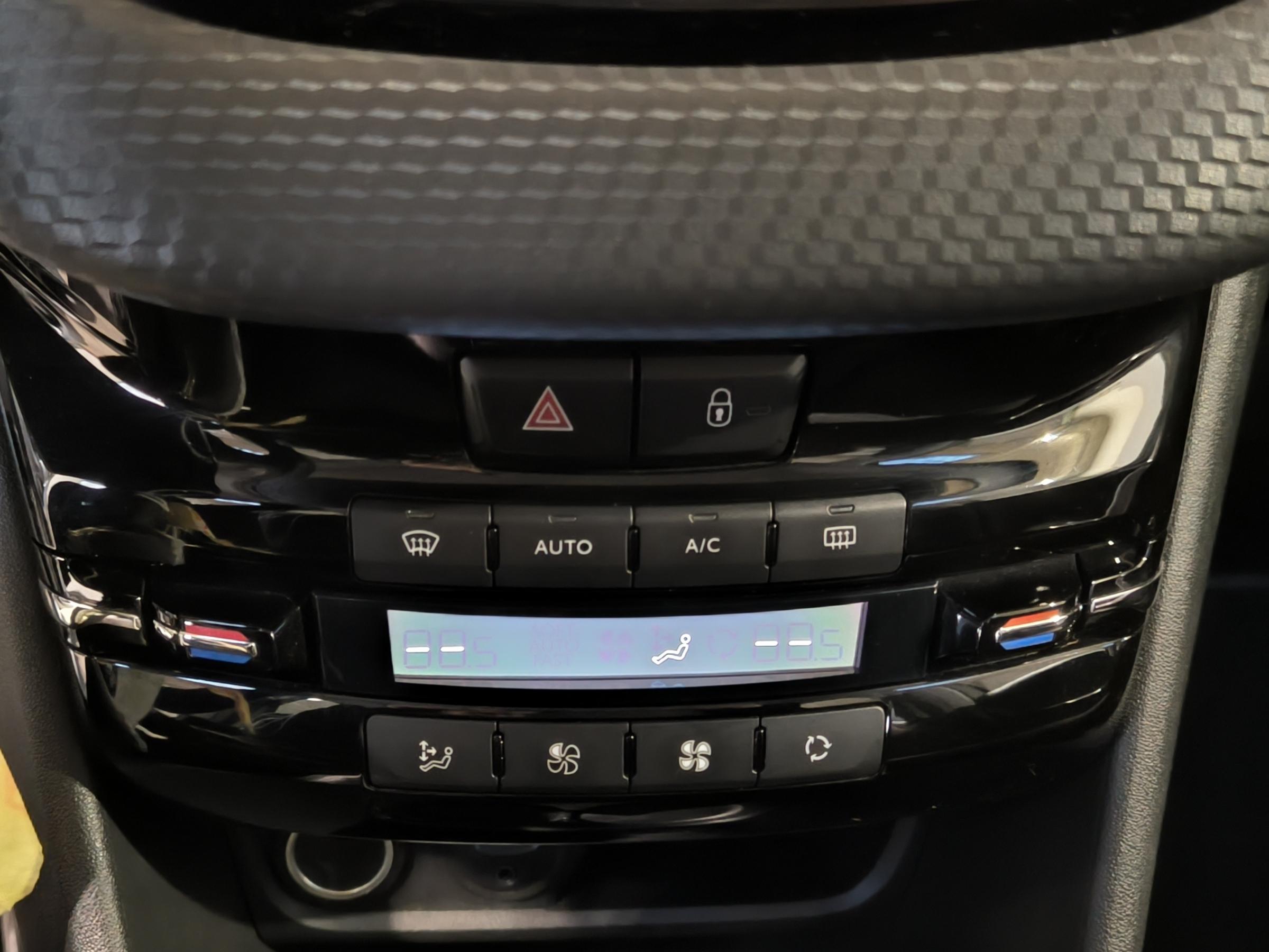 Peugeot 2008, 2016 - pohled č. 15